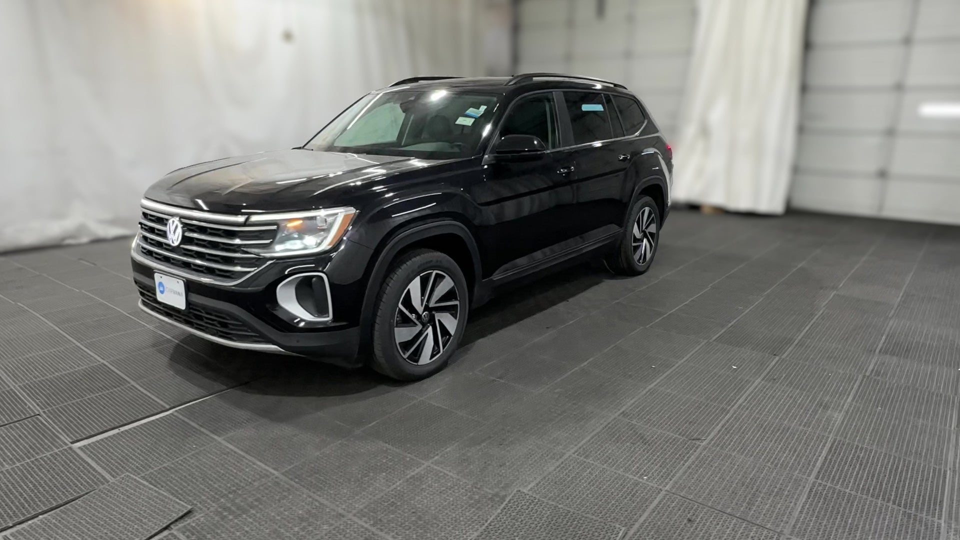 2024 Volkswagen Atlas vehicle photo