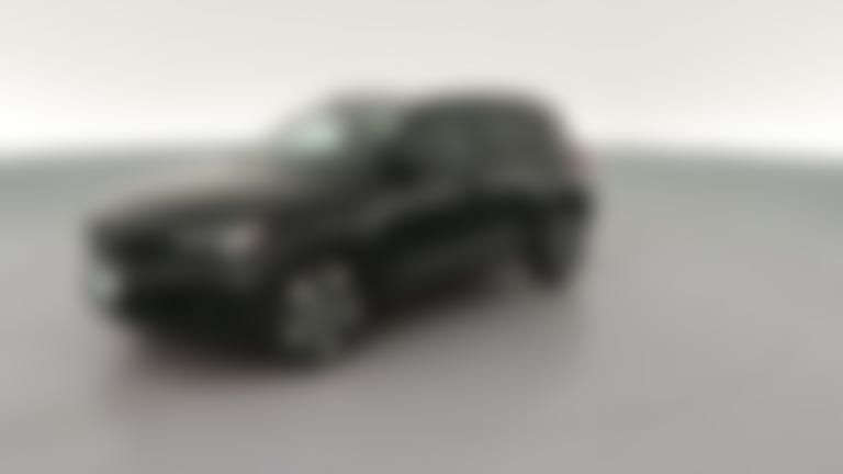 2025 Volvo XC40 vehicle photo