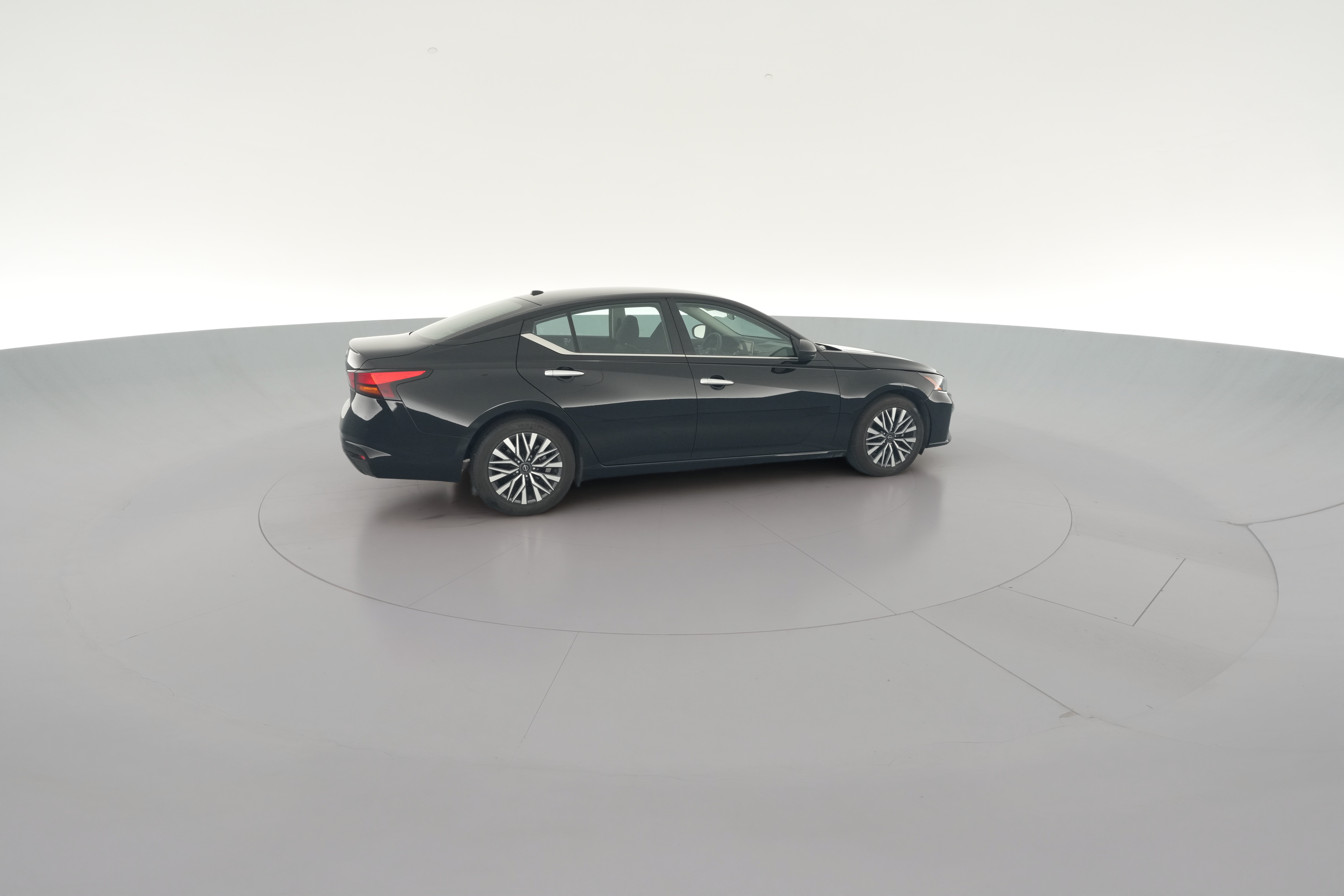 2025 Nissan Altima SV - Photo 32