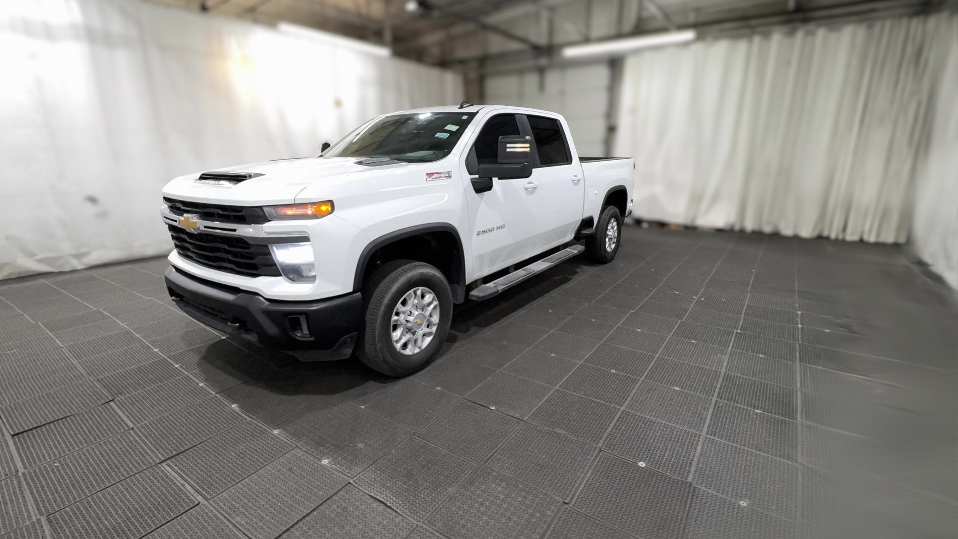 2025 Chevrolet Silverado 2500 HD Crew Cab vehicle photo