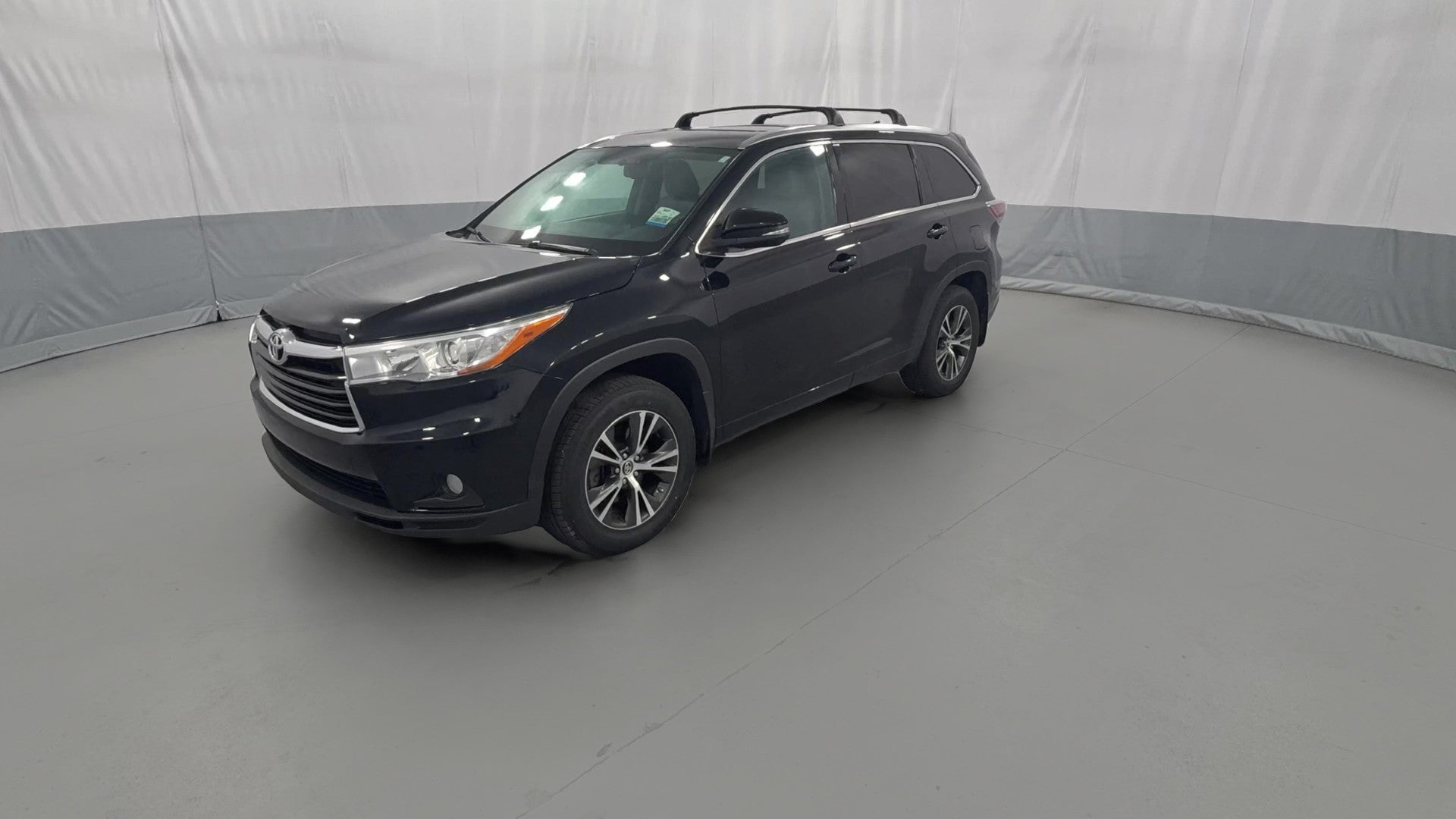2016 Toyota Highlander vehicle photo