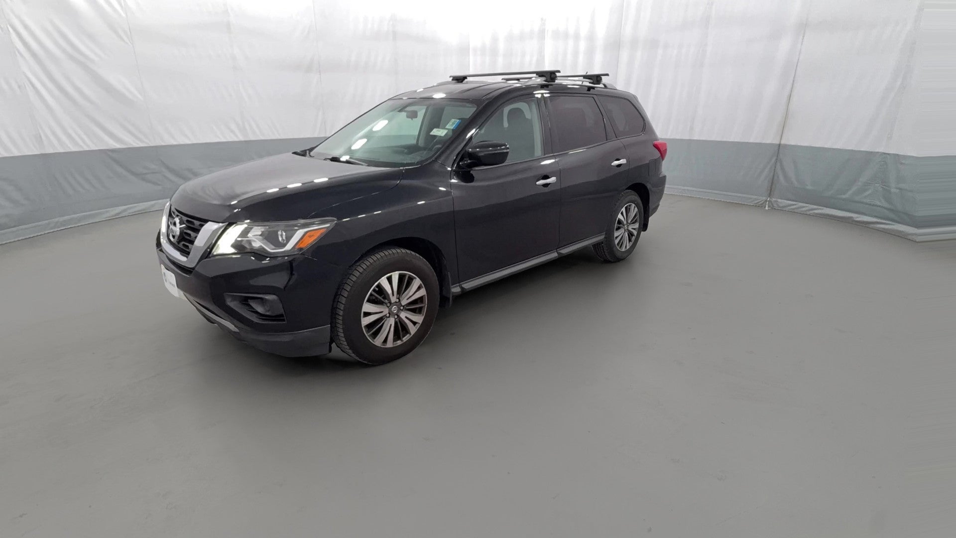 2017 Nissan Pathfinder vehicle photo
