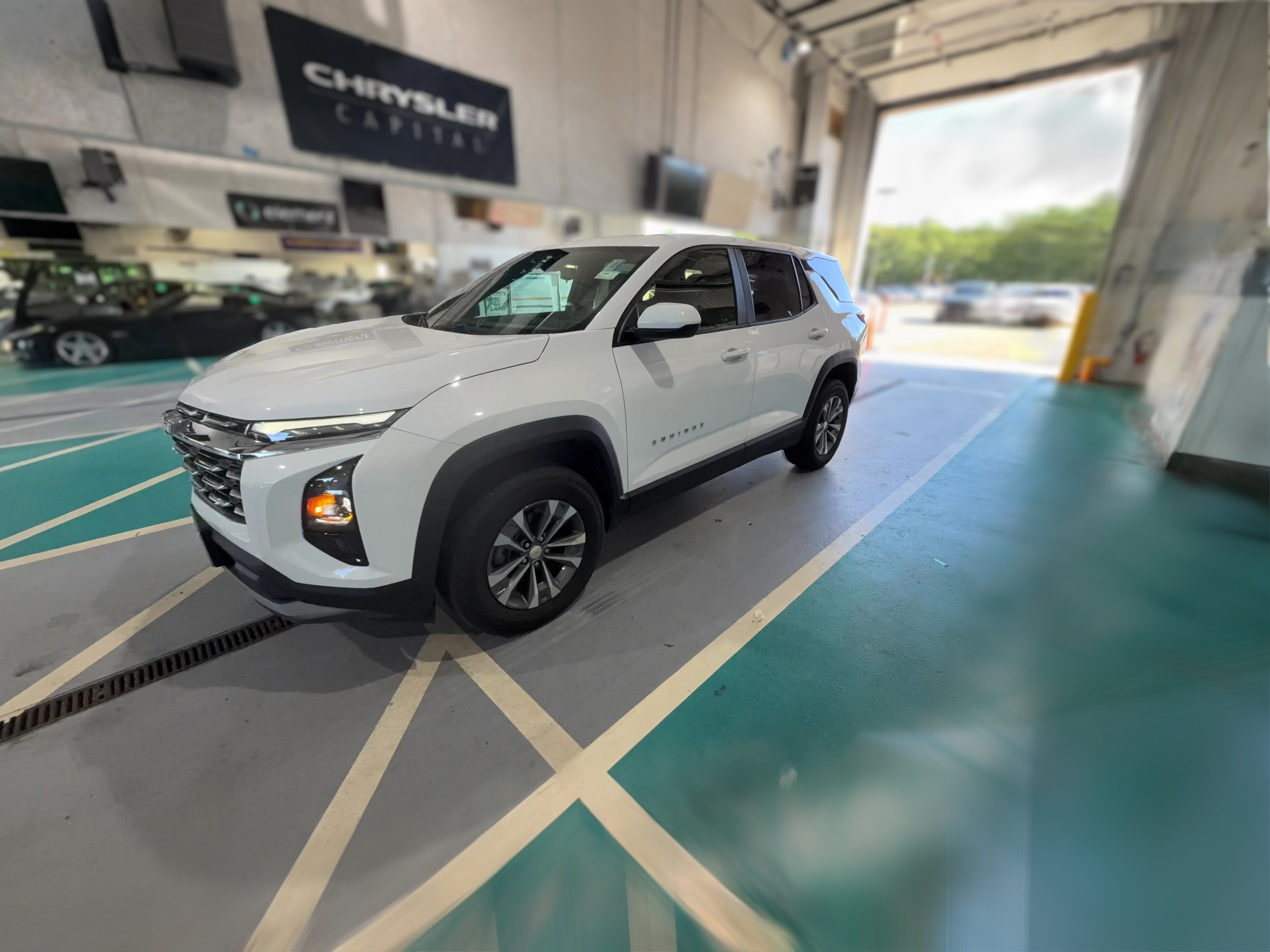 2025 Chevrolet Equinox LT - Photo 28