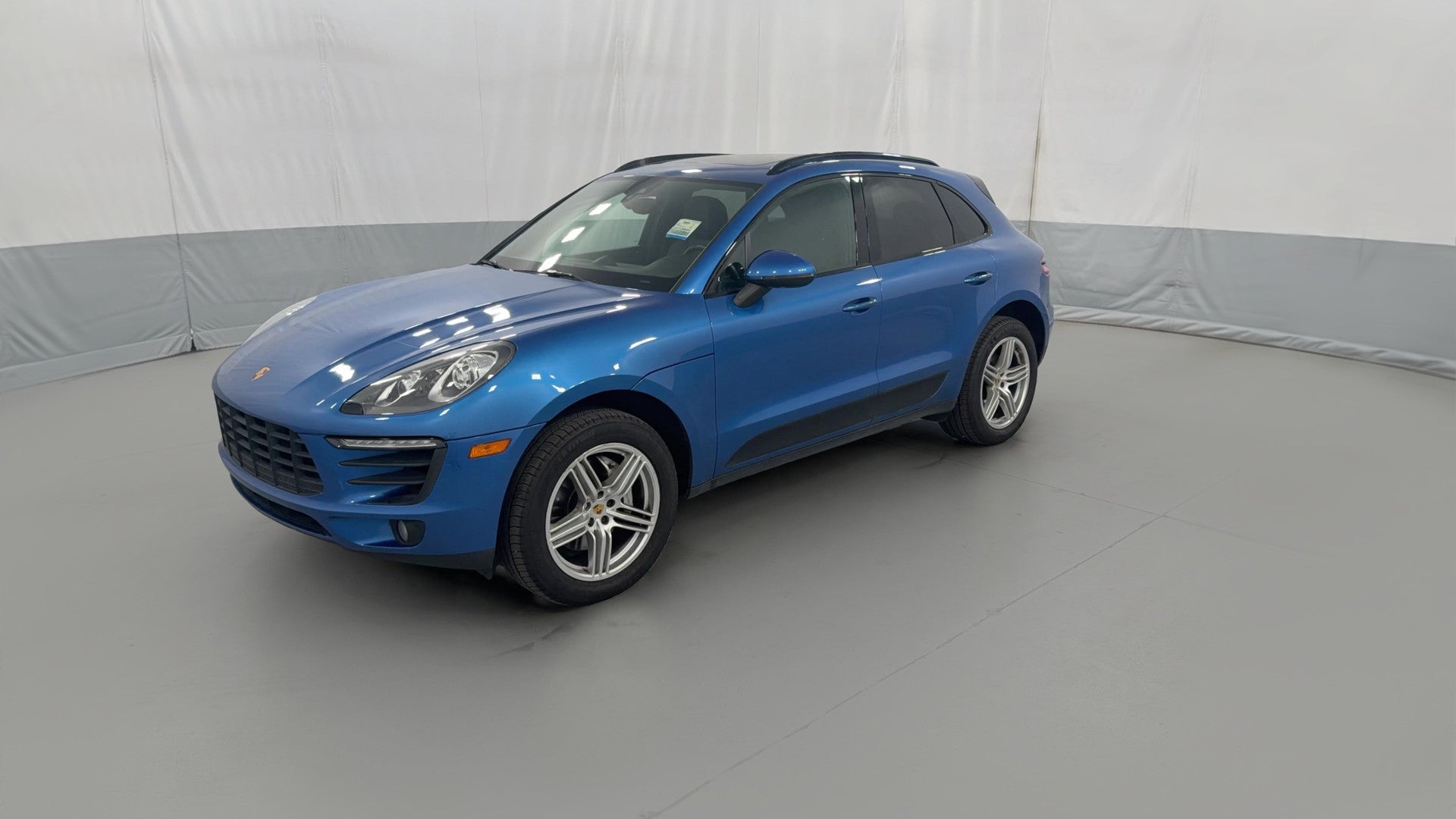 2018 Porsche Macan vehicle photo