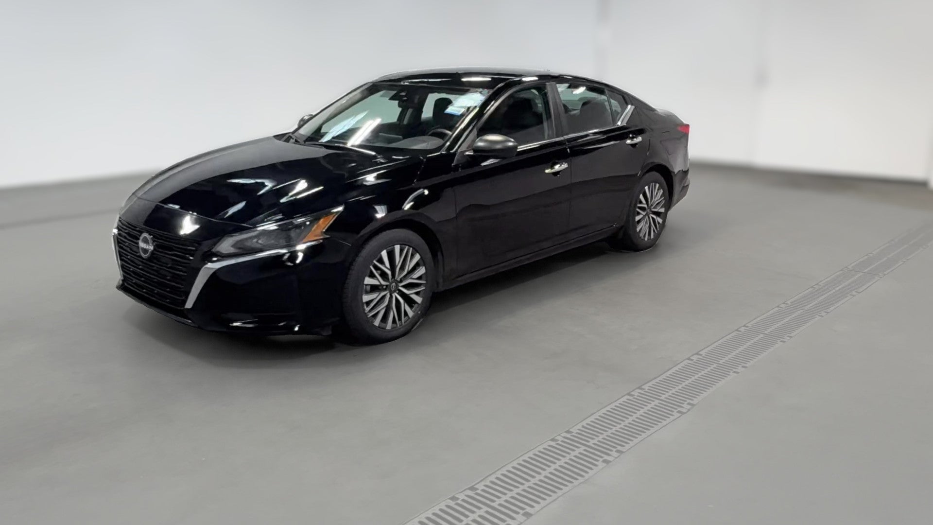 2025 Nissan Altima vehicle photo