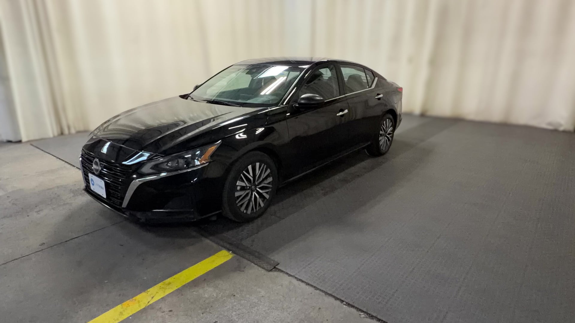 2025 Nissan Altima vehicle photo