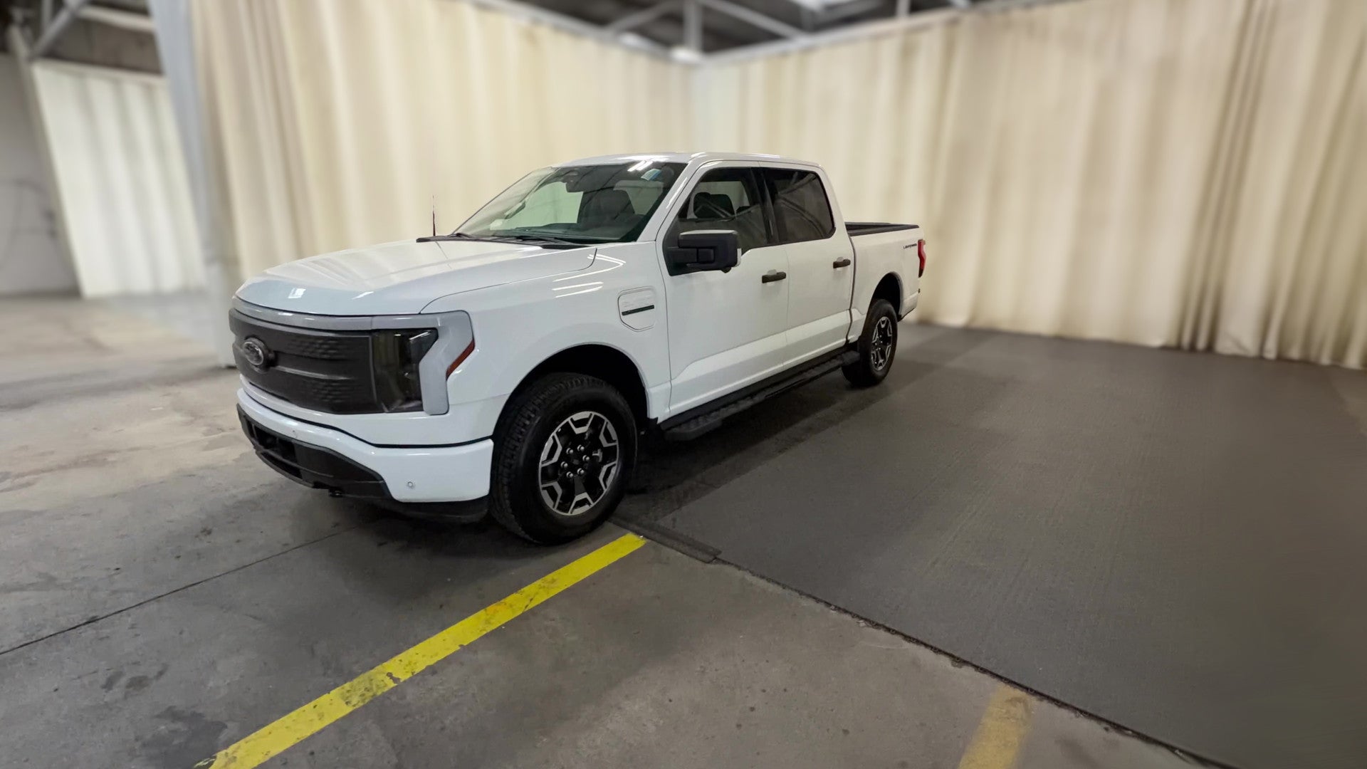 2023 Ford F150 Lightning vehicle photo