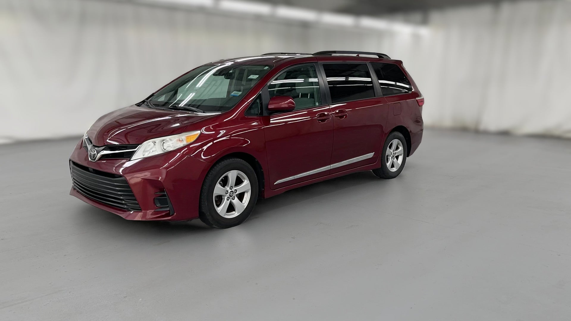 2018 Toyota Sienna vehicle photo