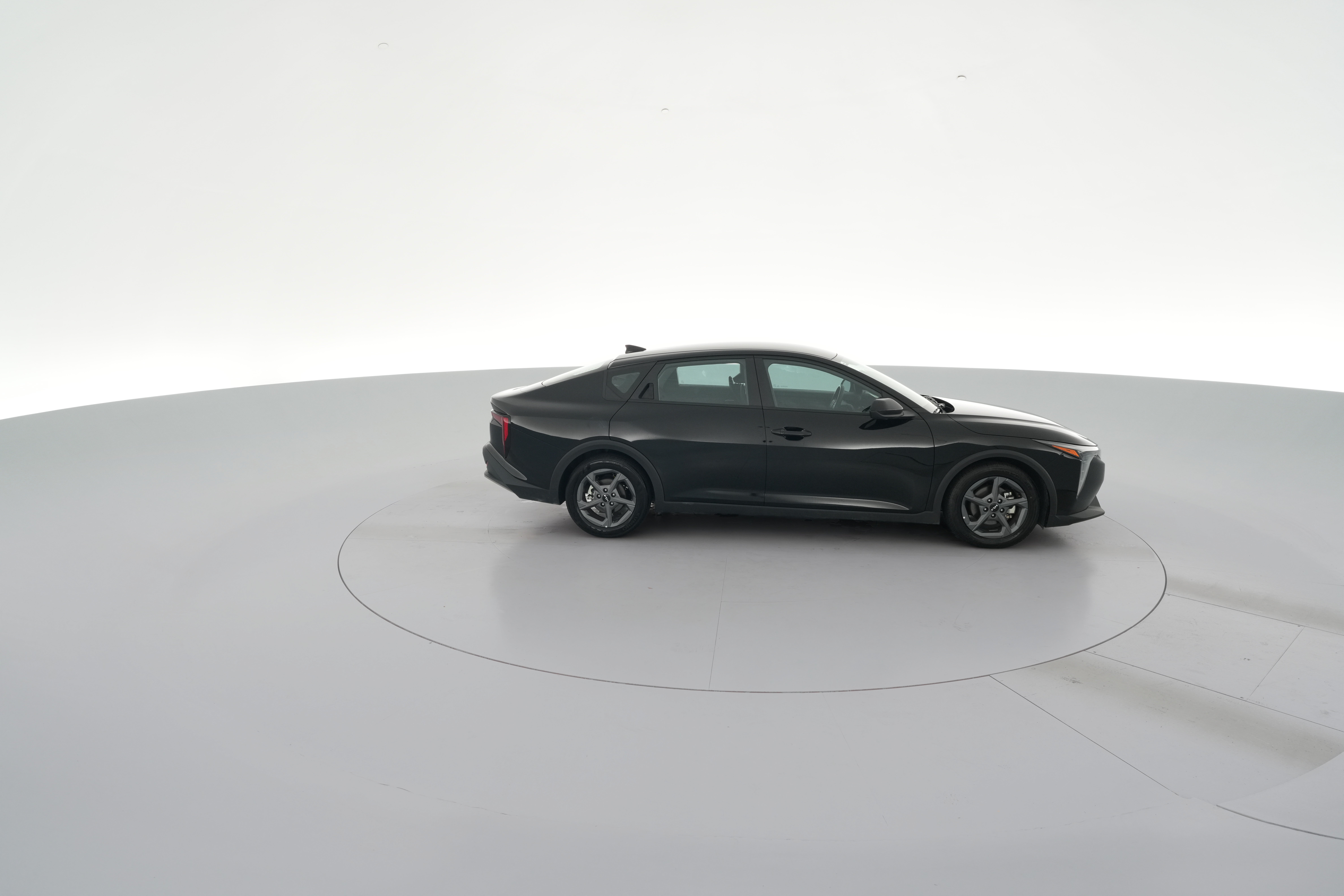 2025 Kia K4 LXS - Photo 34