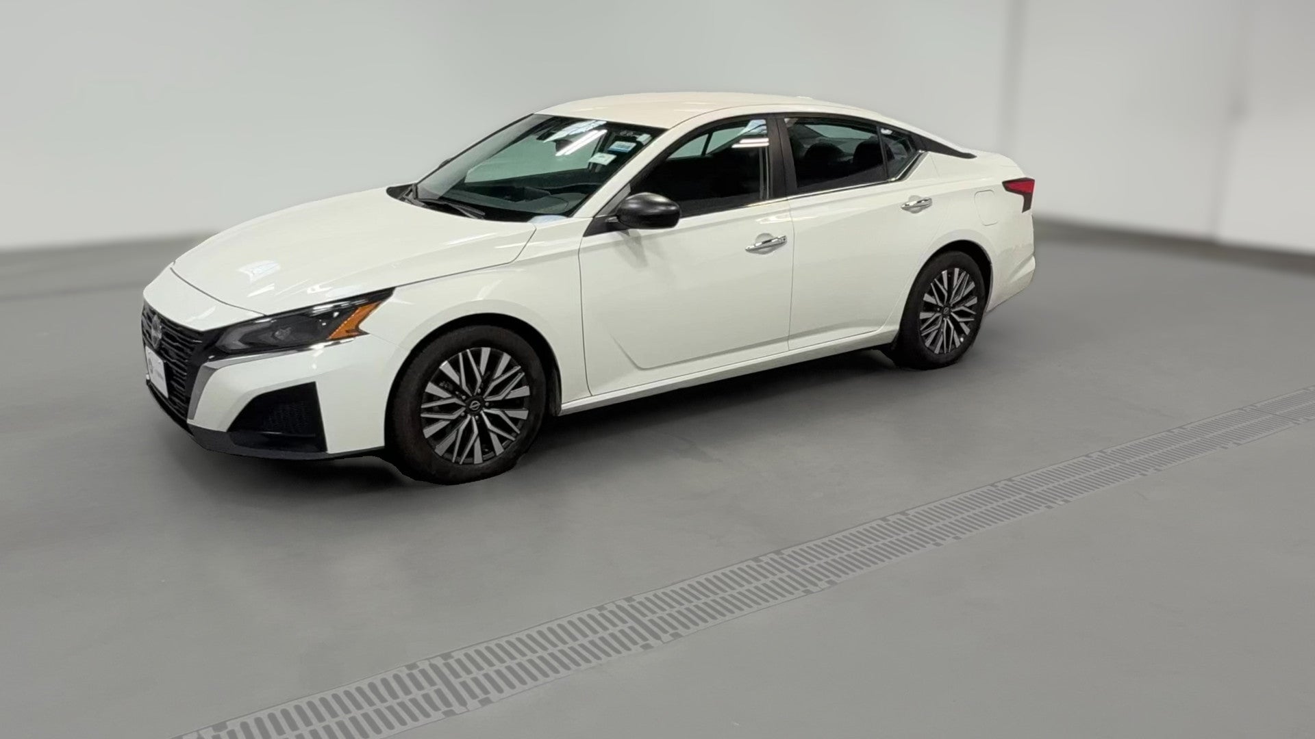 2025 Nissan Altima vehicle photo