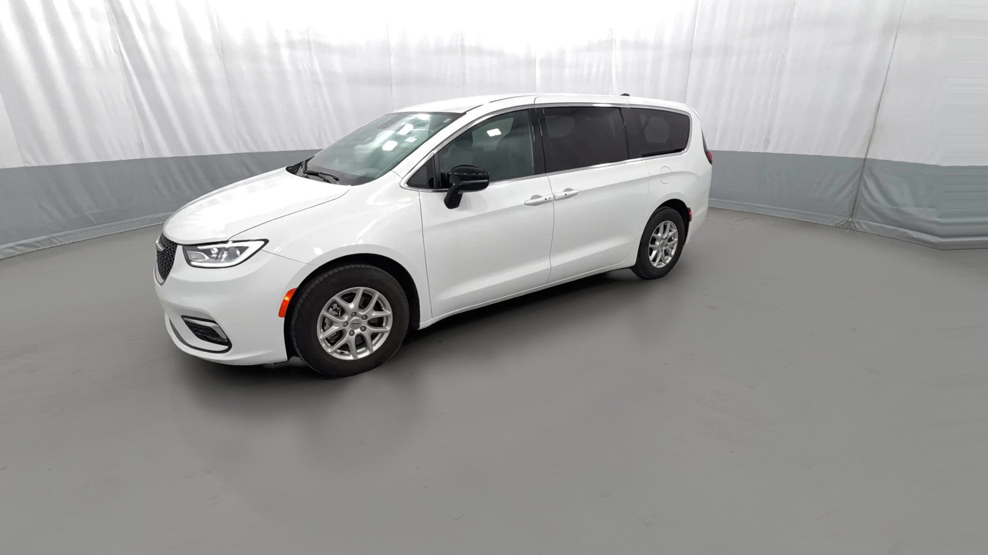 2025 Chrysler Pacifica vehicle photo