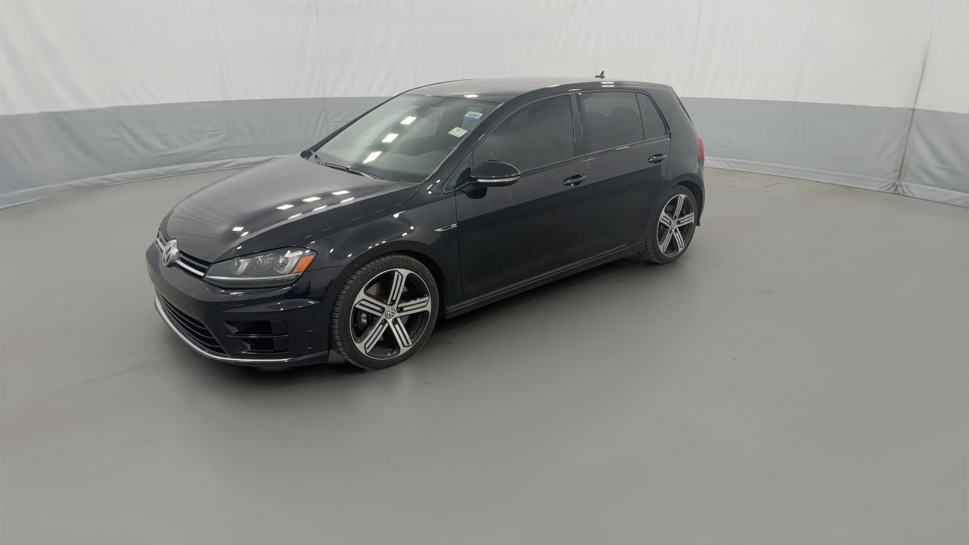 2016 Volkswagen Golf R vehicle photo