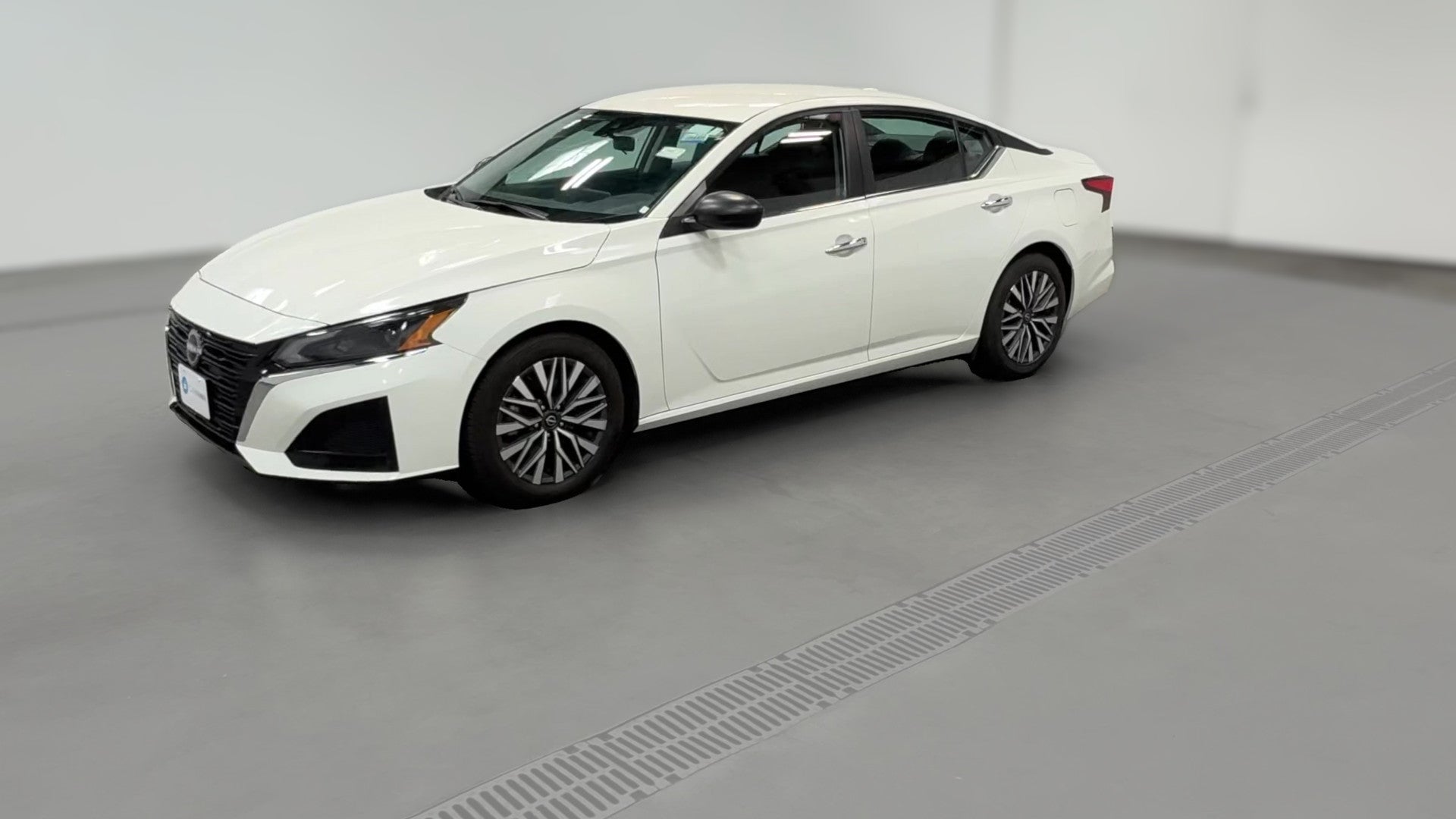 2025 Nissan Altima vehicle photo