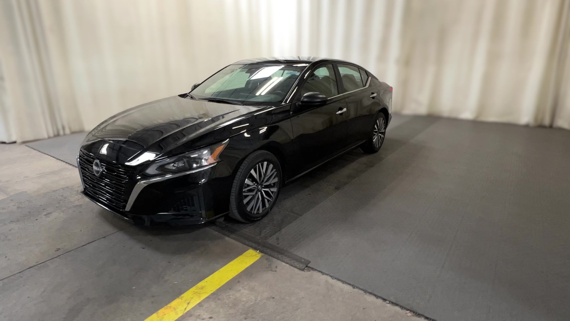 2025 Nissan Altima vehicle photo