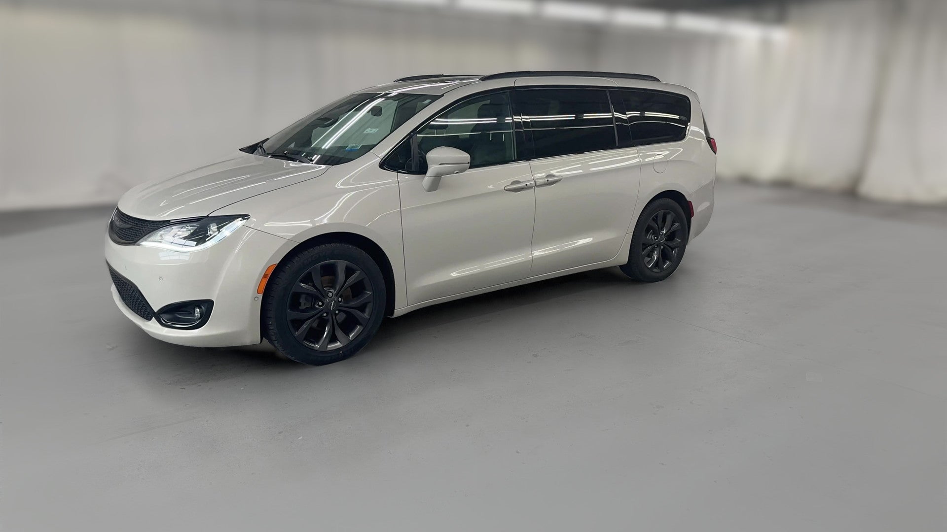 2020 Chrysler Pacifica vehicle photo