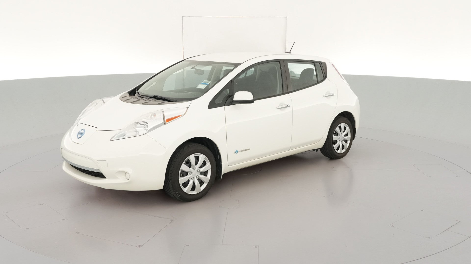 2015 Nissan LEAF vehicle photo
