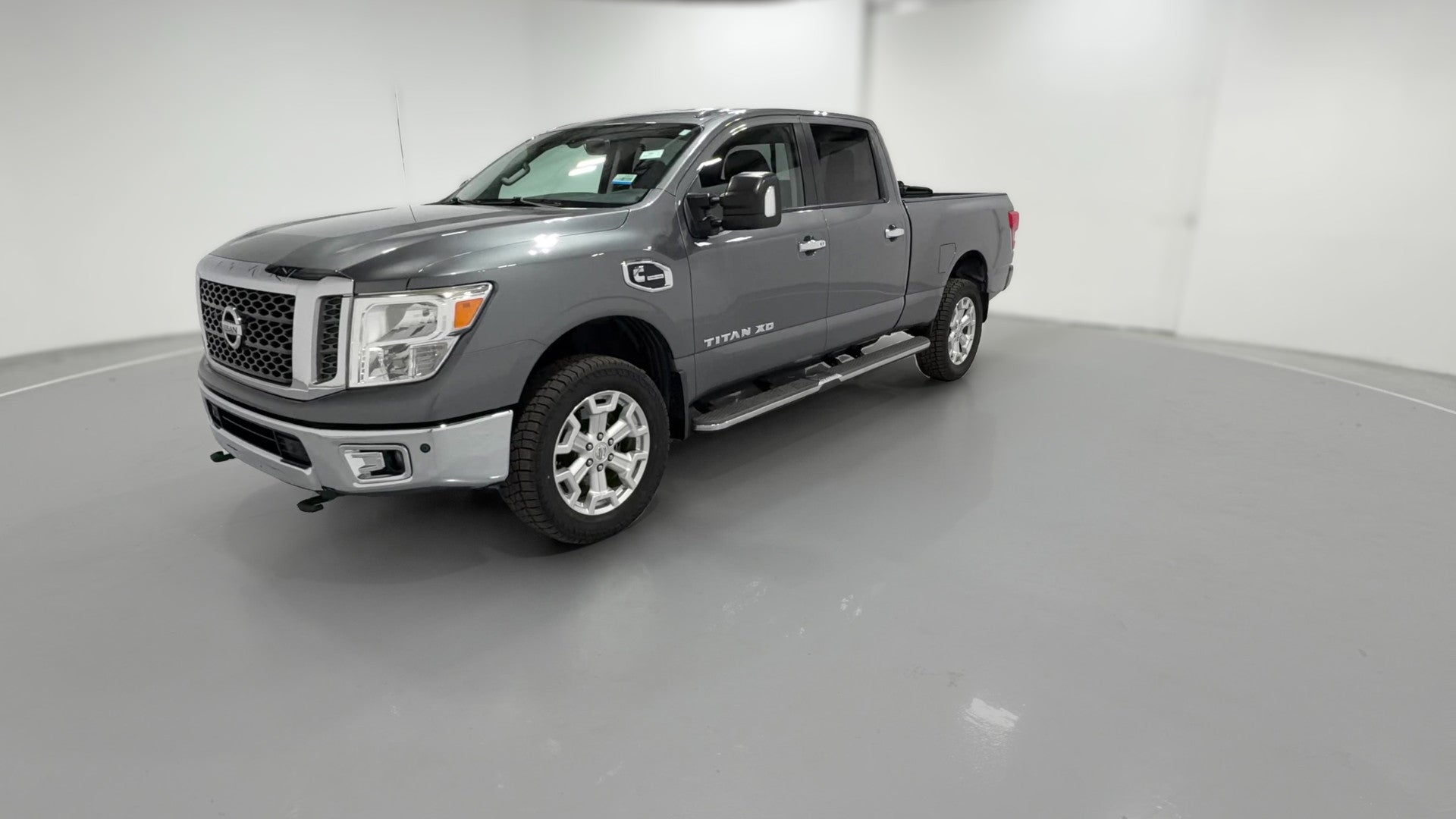 2017 Nissan TITAN XD Crew Cab vehicle photo