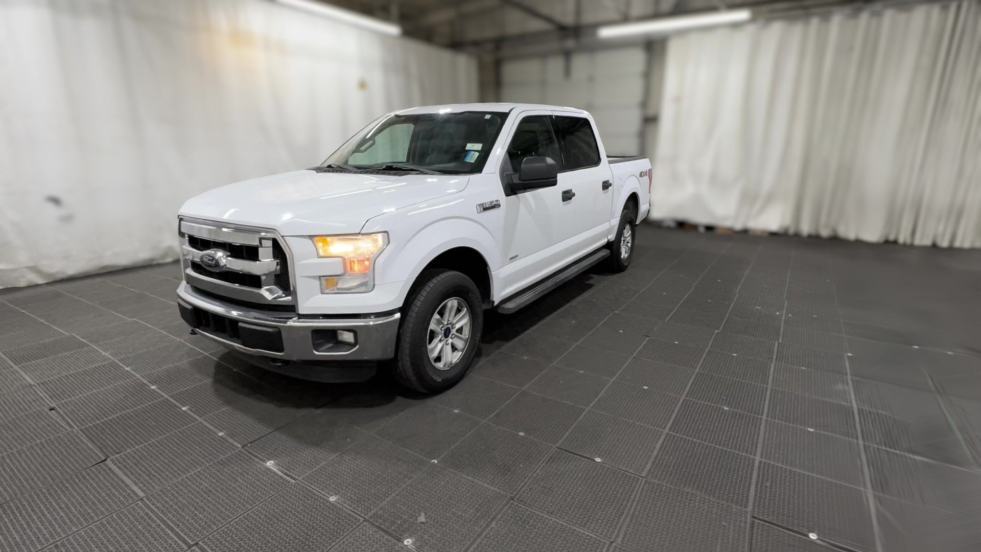 2015 Ford F150 SuperCrew Cab vehicle photo