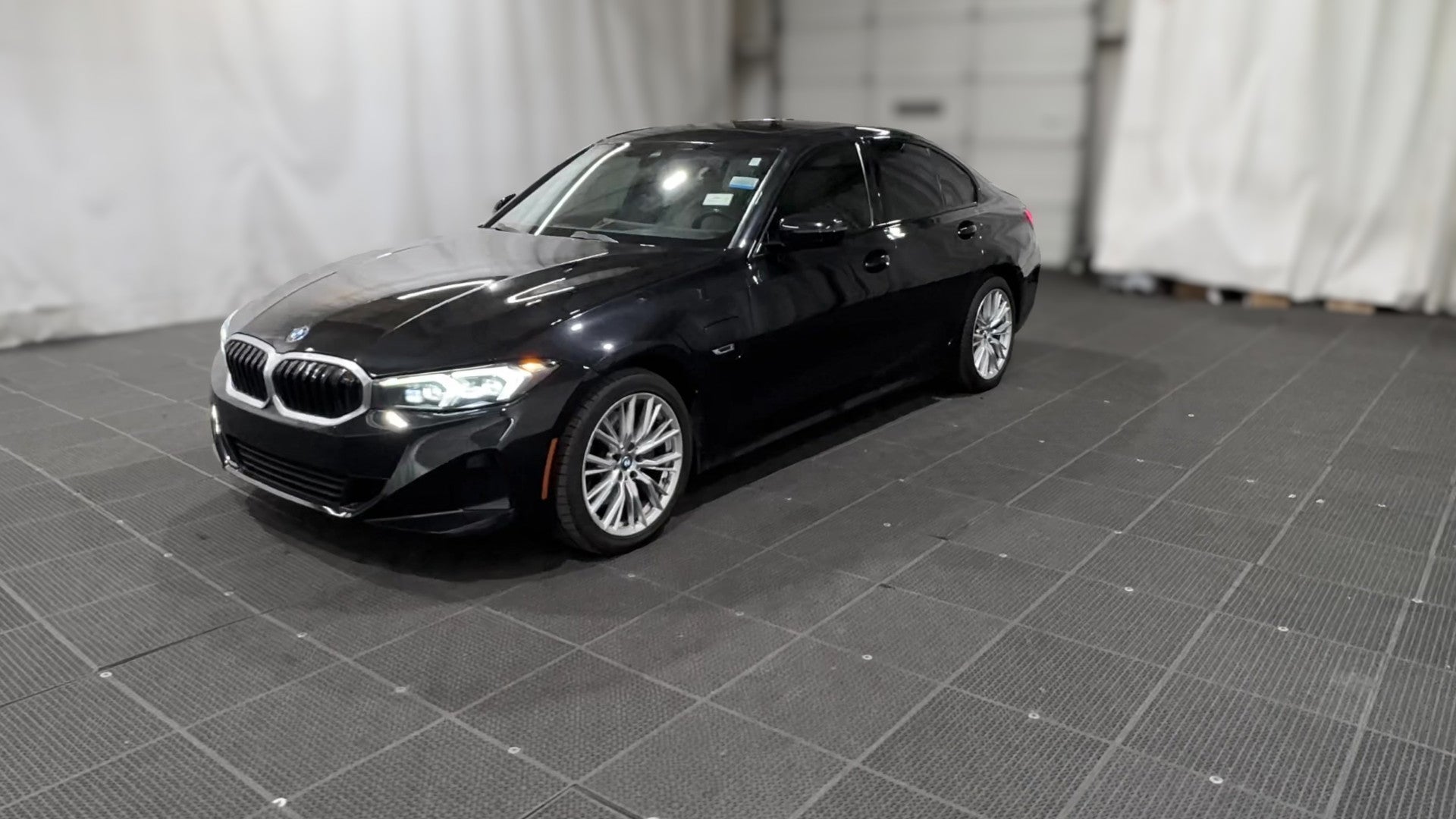 2023 BMW 3 Series vehicle photo