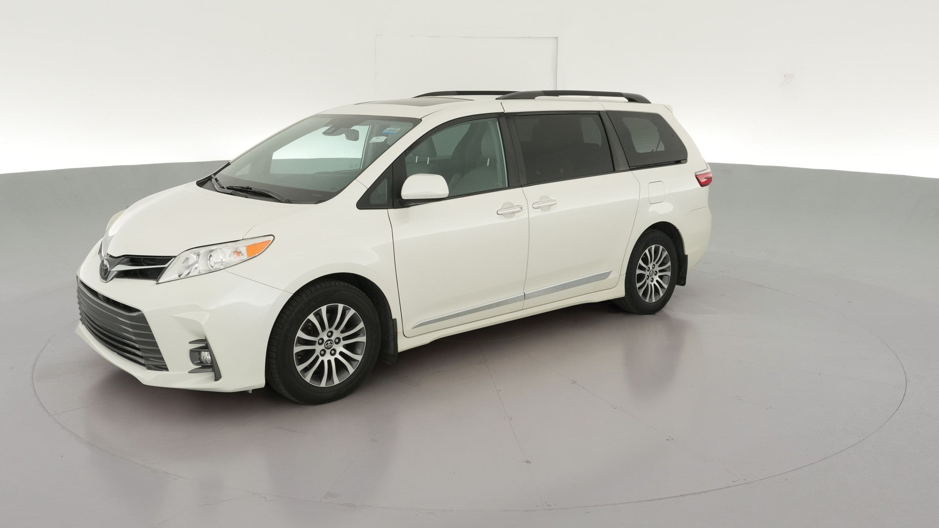 2019 Toyota Sienna vehicle photo