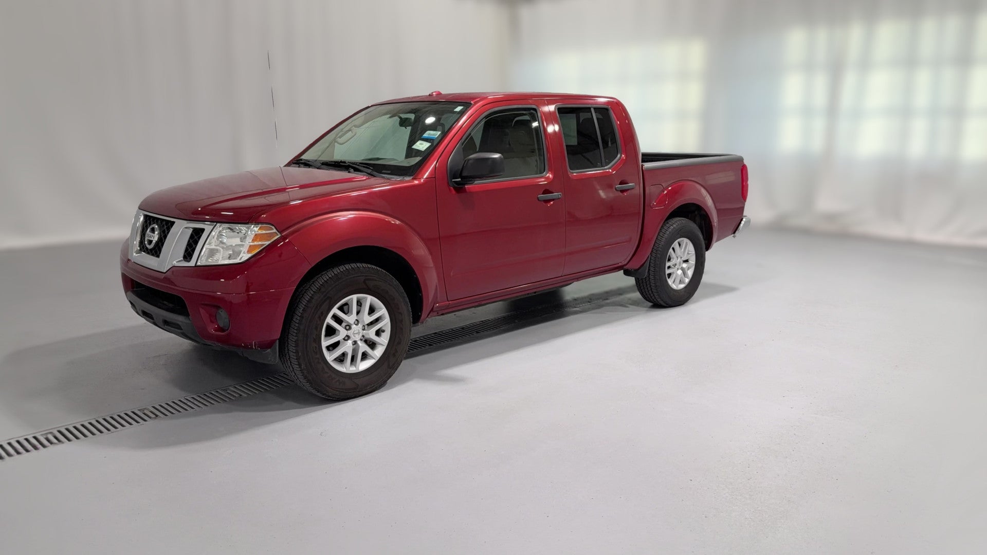 2016 Nissan Frontier Crew Cab vehicle photo