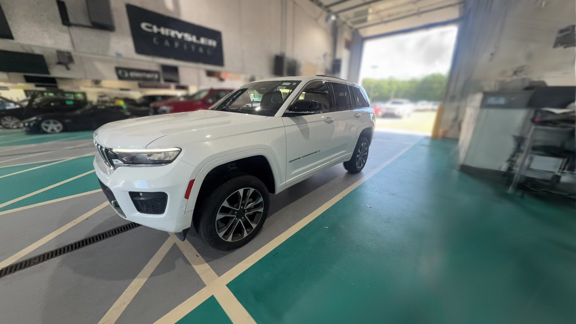 2023 Jeep Grand Cherokee vehicle photo