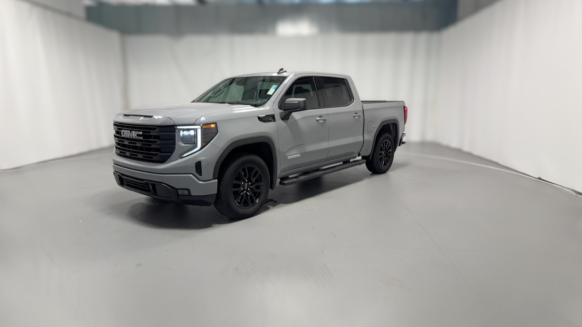 2024 GMC Sierra 1500 Crew Cab vehicle photo