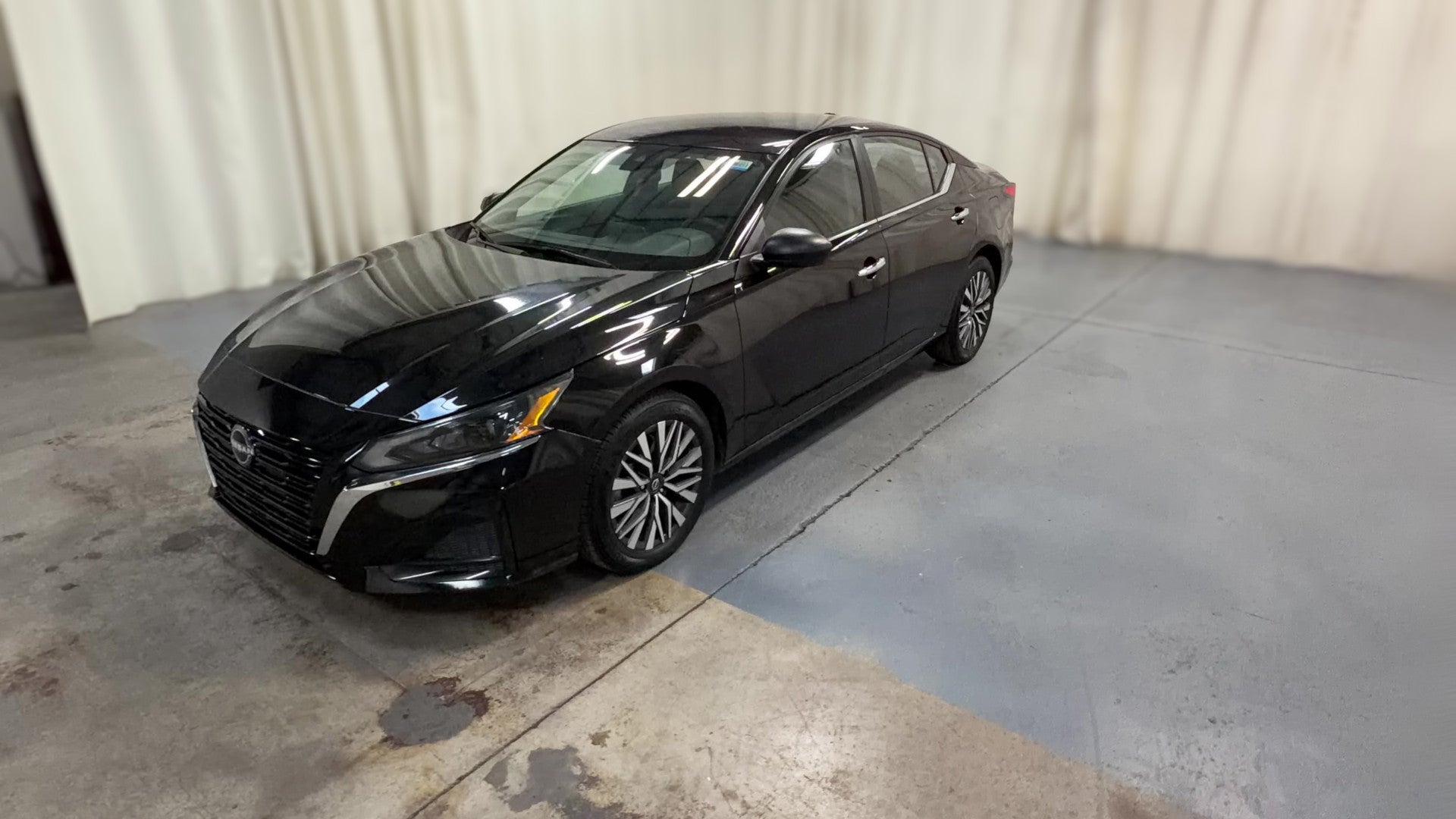 2025 Nissan Altima vehicle photo
