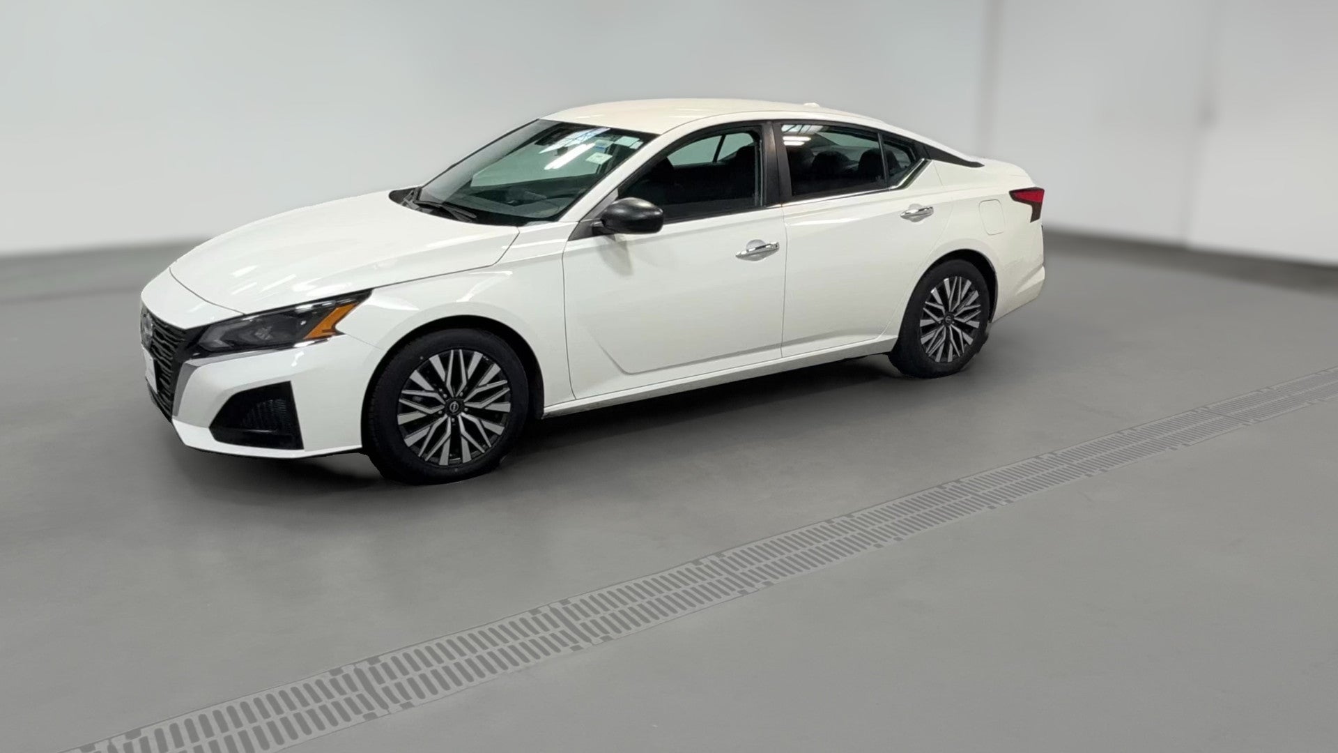 2025 Nissan Altima vehicle photo