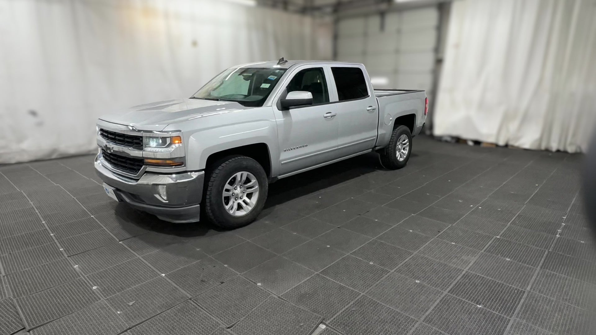 2017 Chevrolet Silverado 1500 Crew Cab vehicle photo