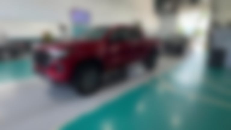 2024 Chevrolet Colorado Crew Cab vehicle photo