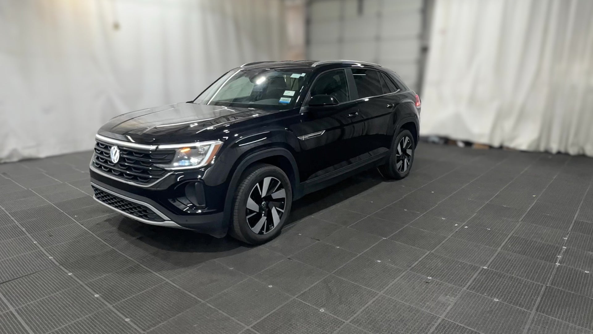 2026 Volkswagen Atlas Cross Sport vehicle photo