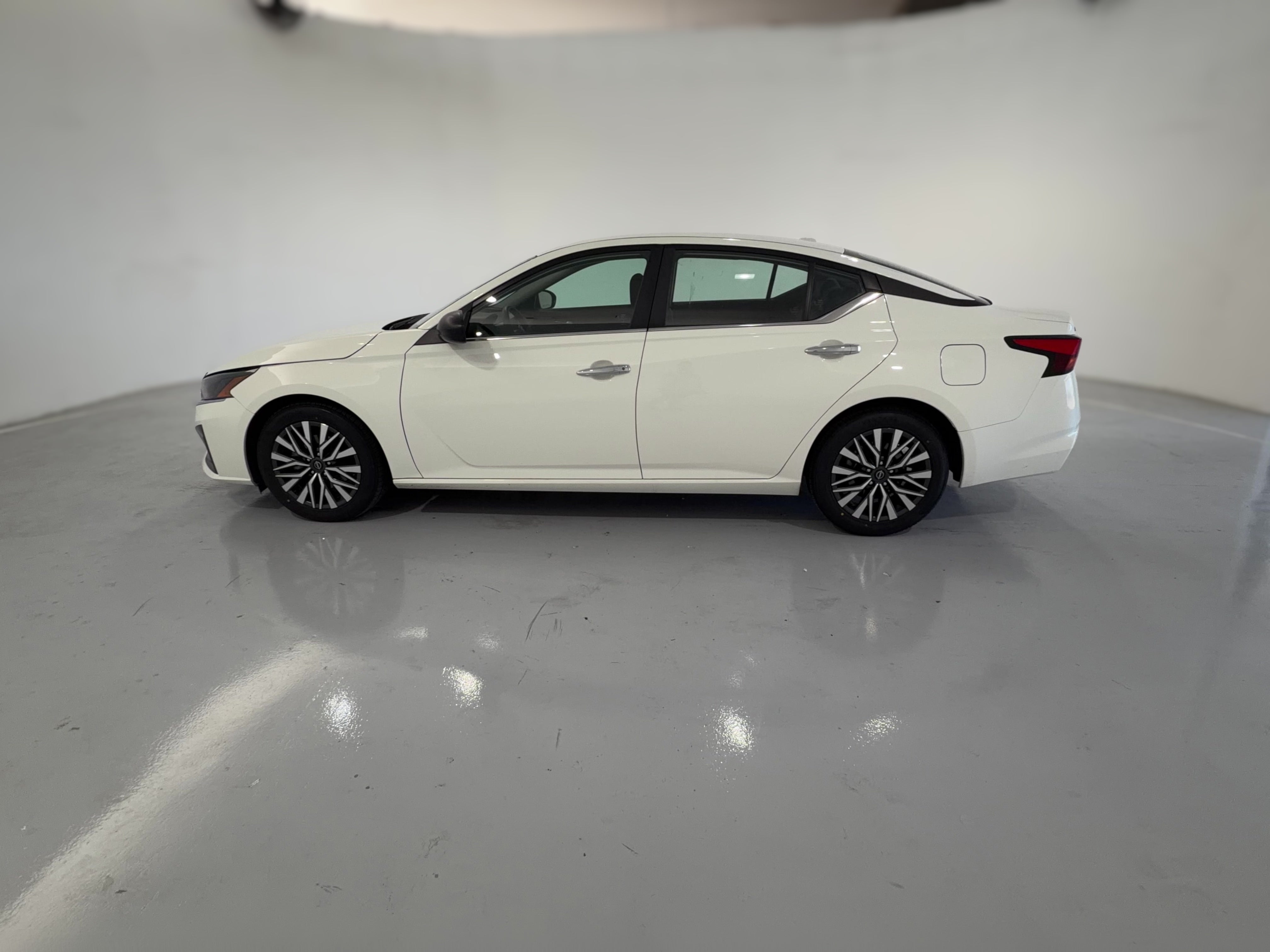 2025 Nissan Altima SV - Photo 25