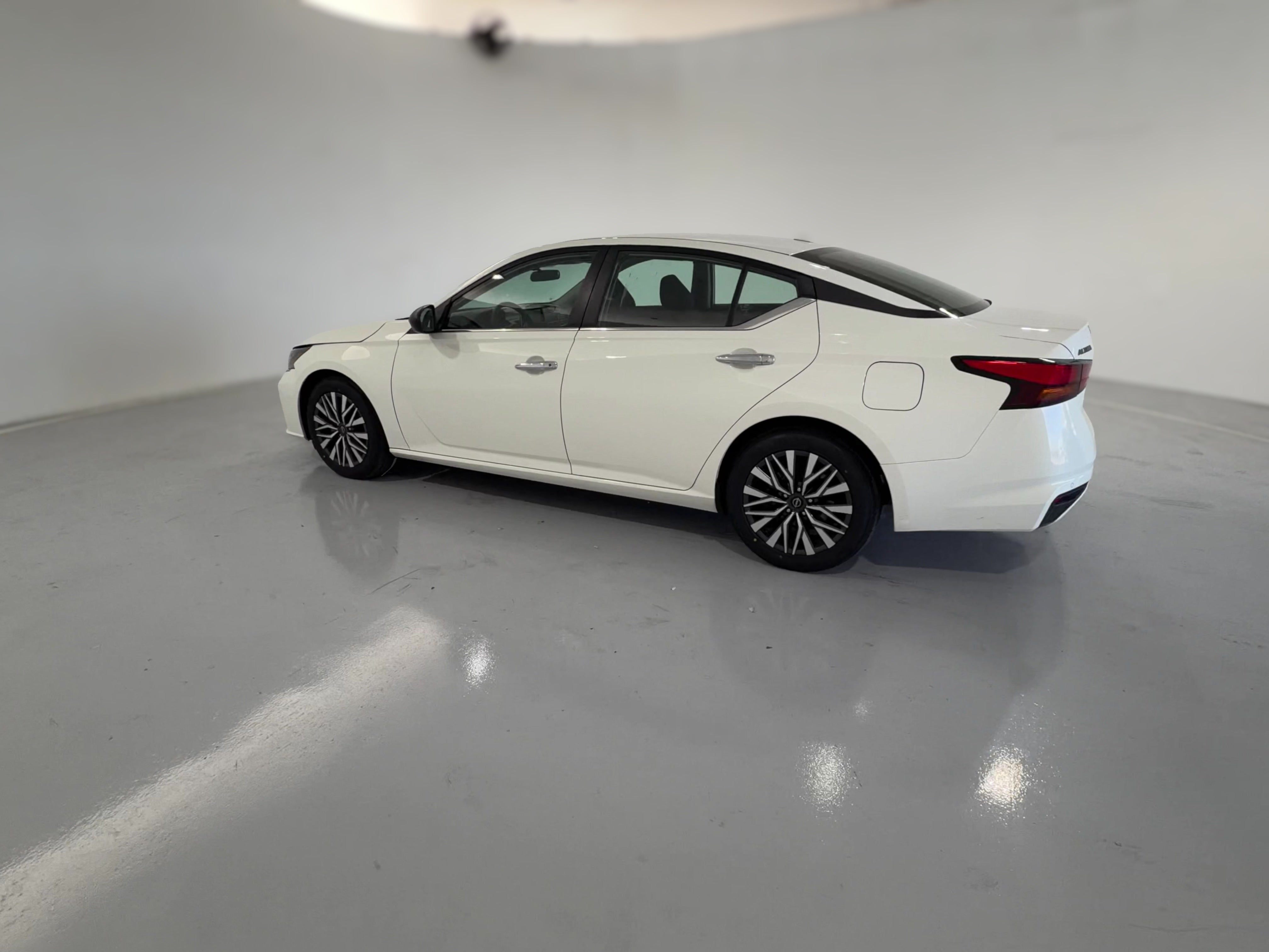 2025 Nissan Altima SV - Photo 26