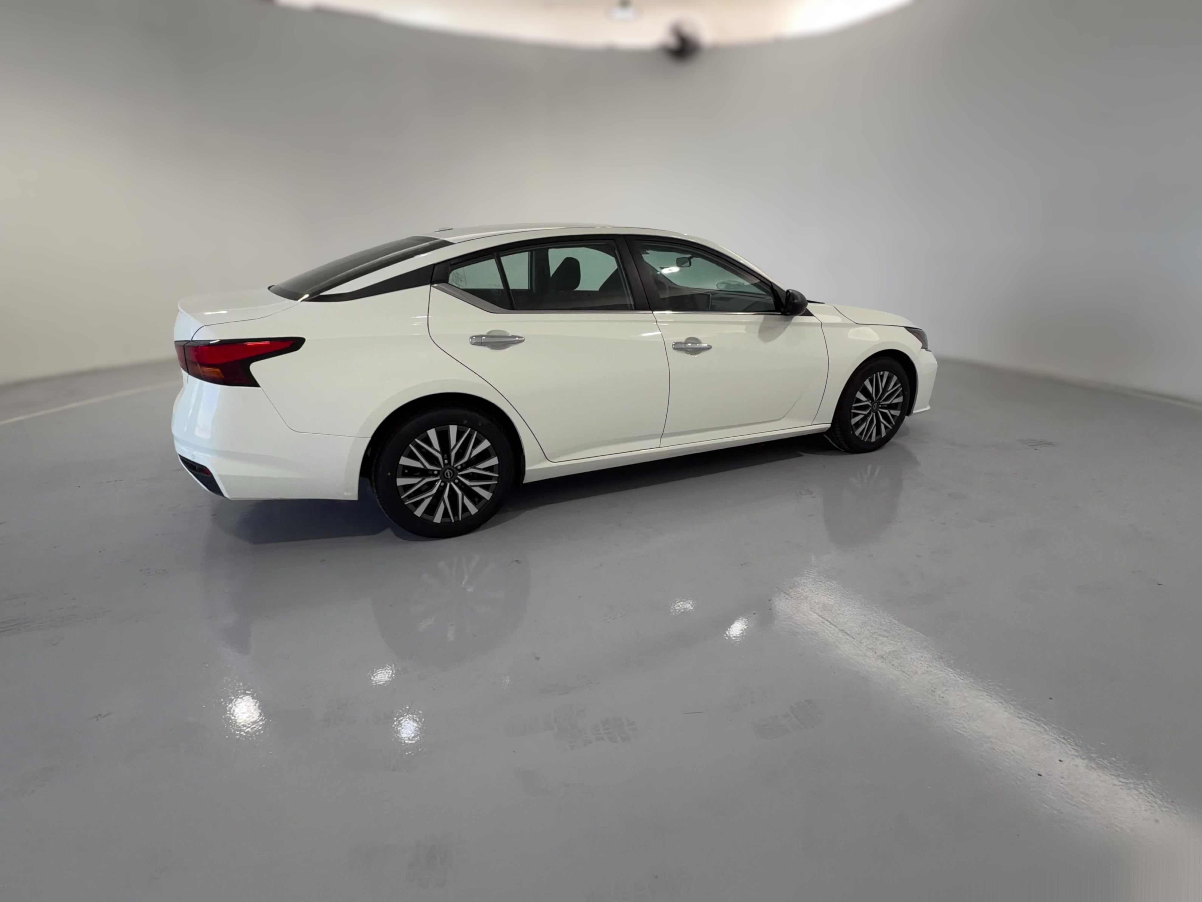 2025 Nissan Altima SV - Photo 32