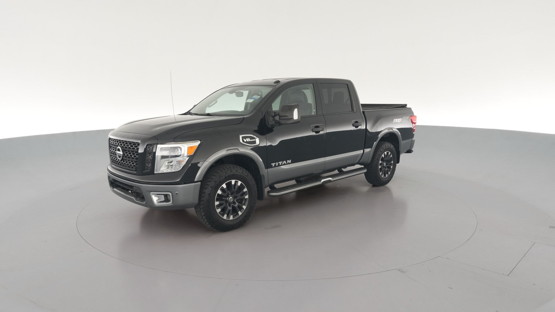 2017 Nissan Titan Crew Cab vehicle photo