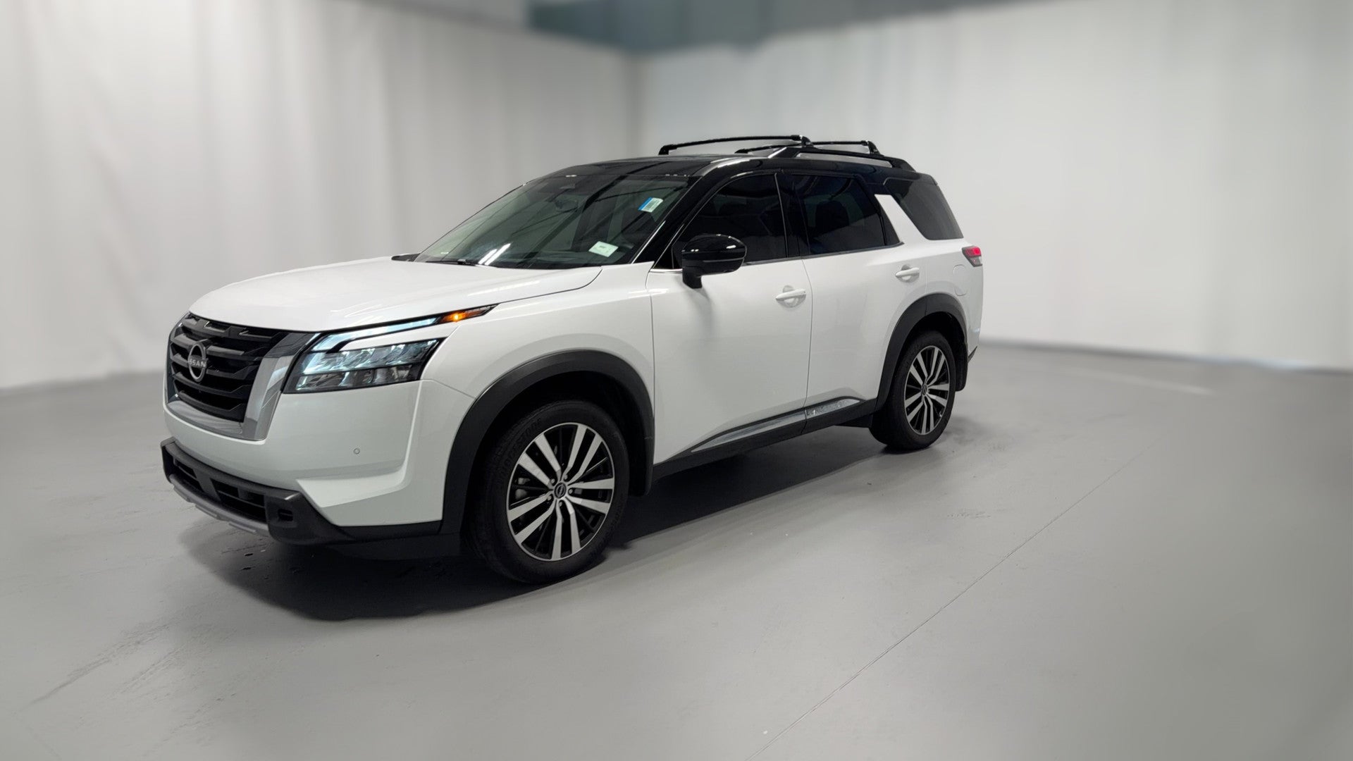2025 Nissan Pathfinder vehicle photo