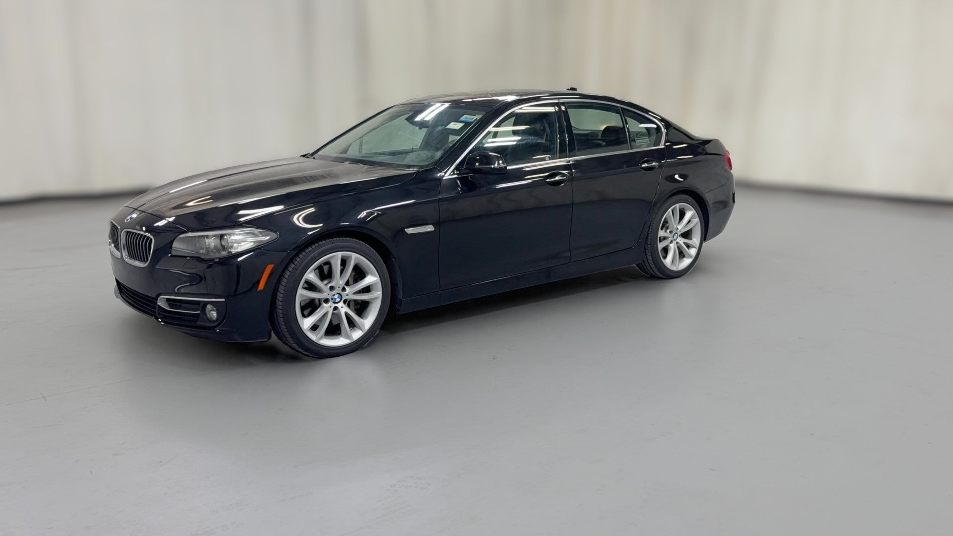 2014 BMW 5 Series vehicle photo