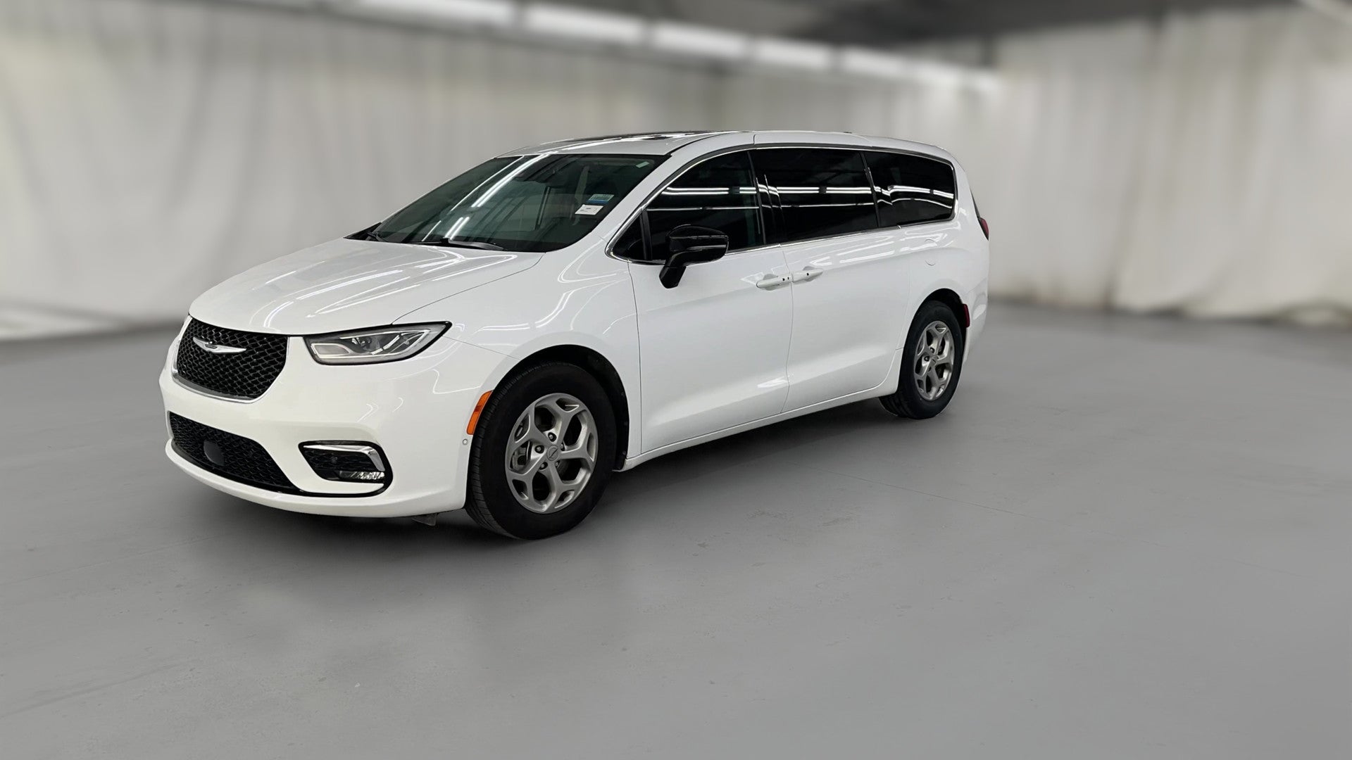 2024 Chrysler Pacifica vehicle photo