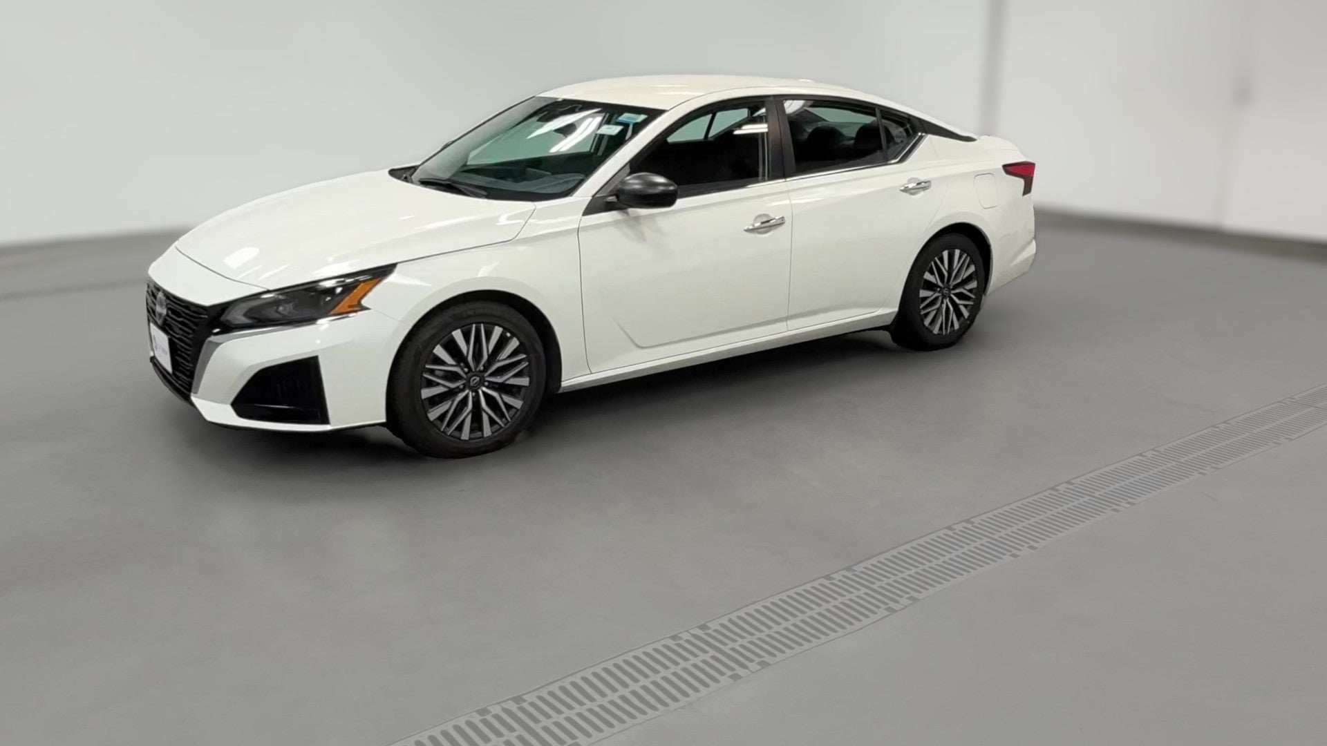 2025 Nissan Altima vehicle photo