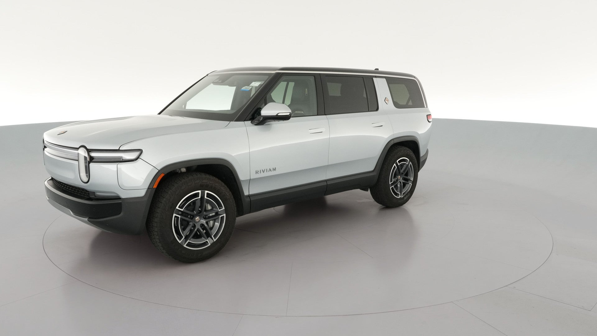 2025 Rivian R1S vehicle photo