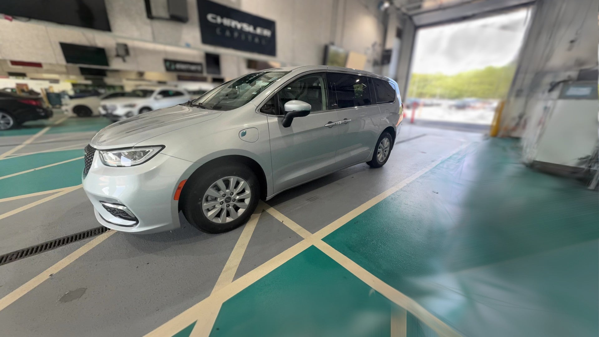 2023 Chrysler Pacifica Hybrid vehicle photo