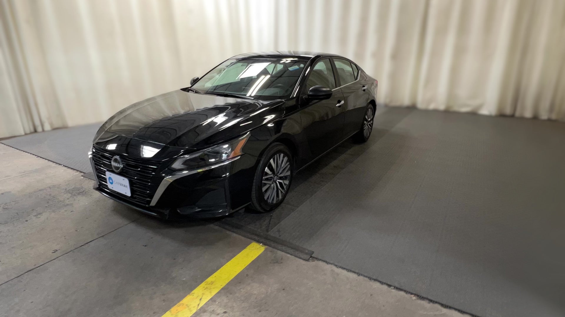 2025 Nissan Altima vehicle photo