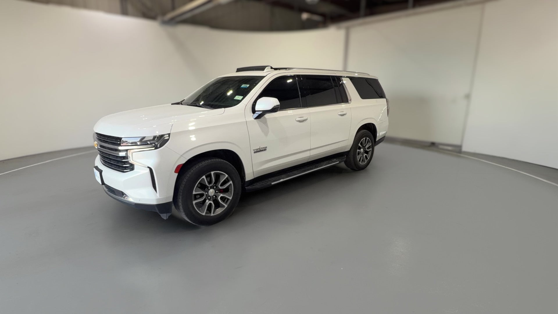 2022 Chevrolet Suburban vehicle photo