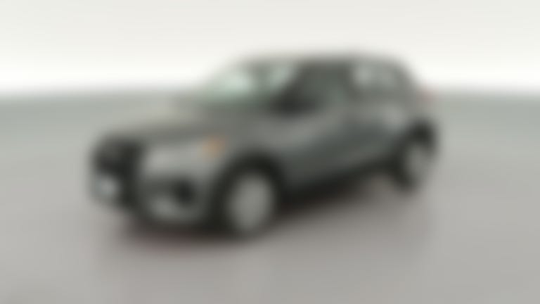 2025 Nissan Kicks Play vehicle photo