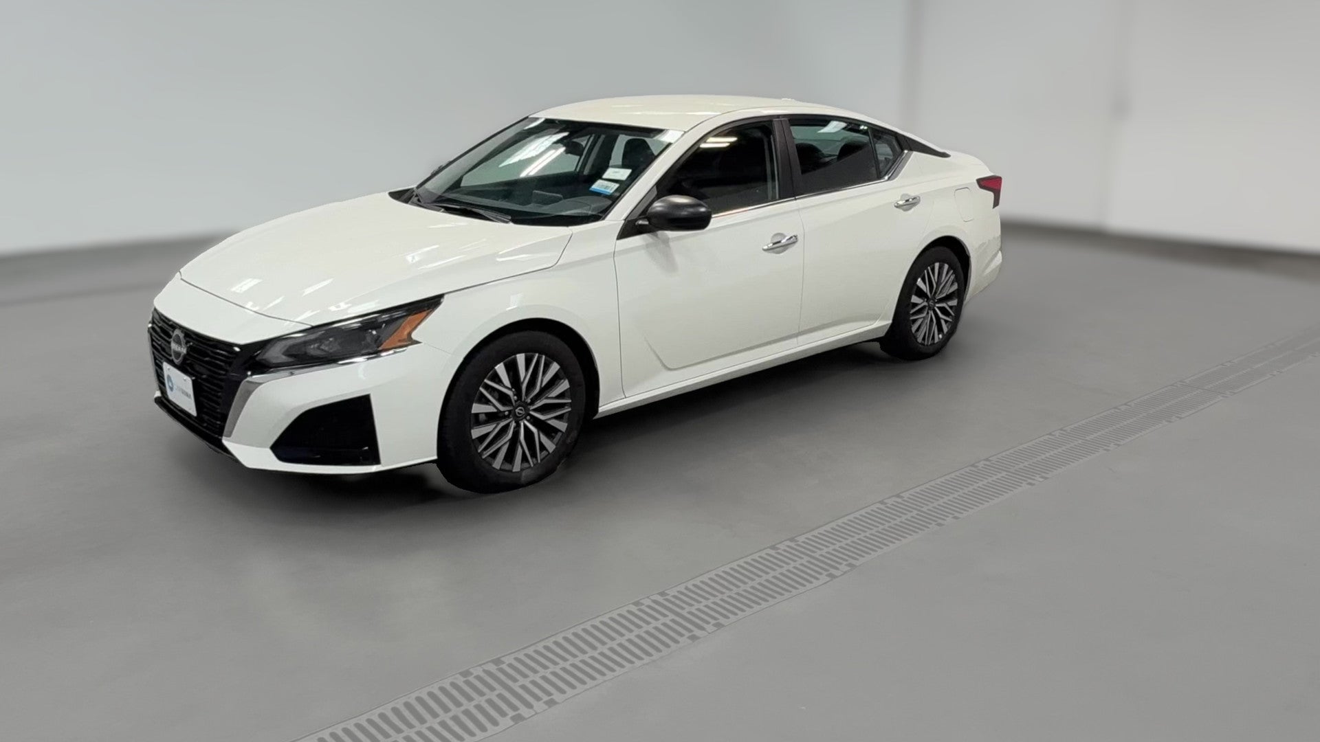 2025 Nissan Altima vehicle photo