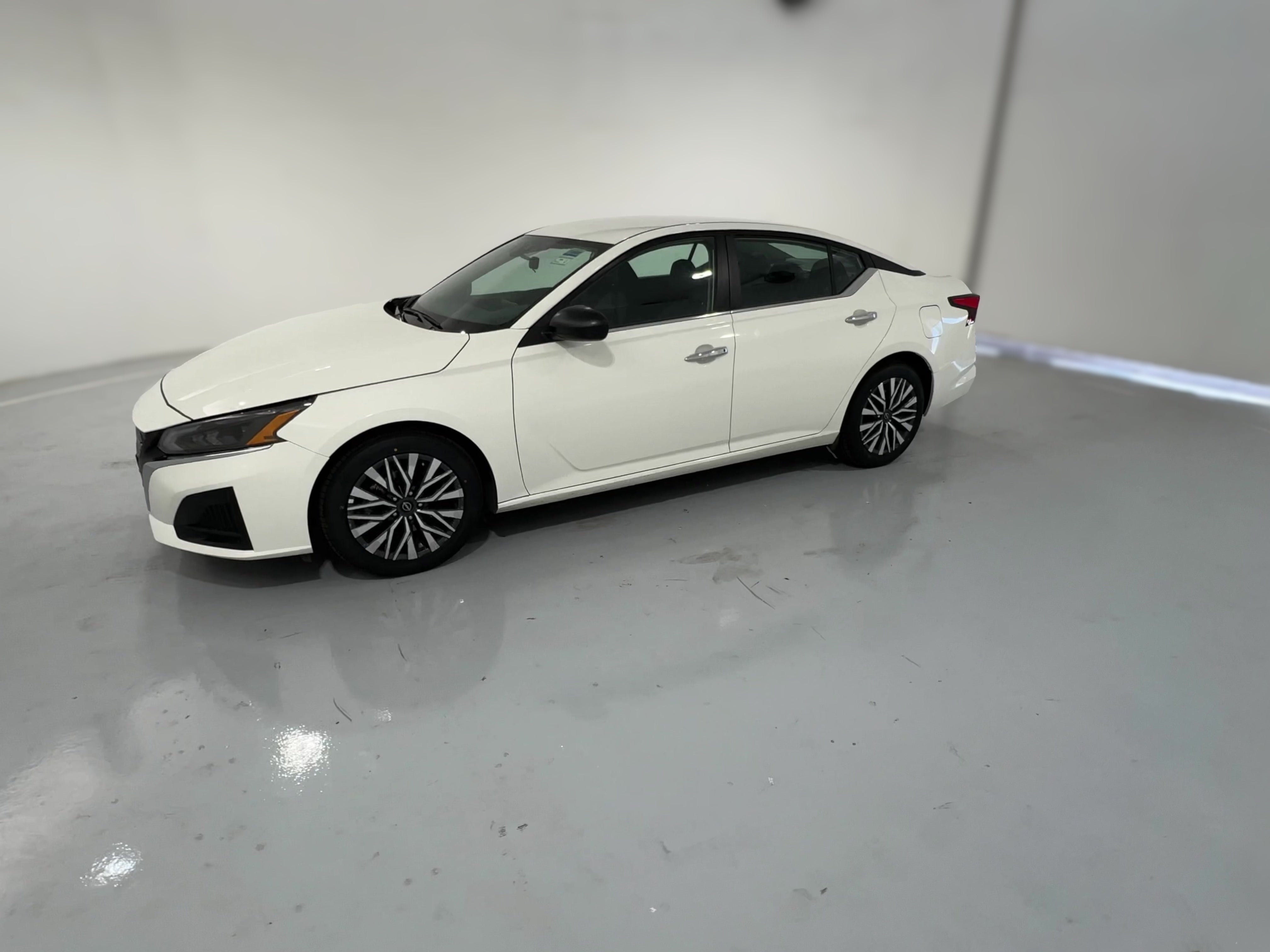 2025 Nissan Altima SV - Photo 25