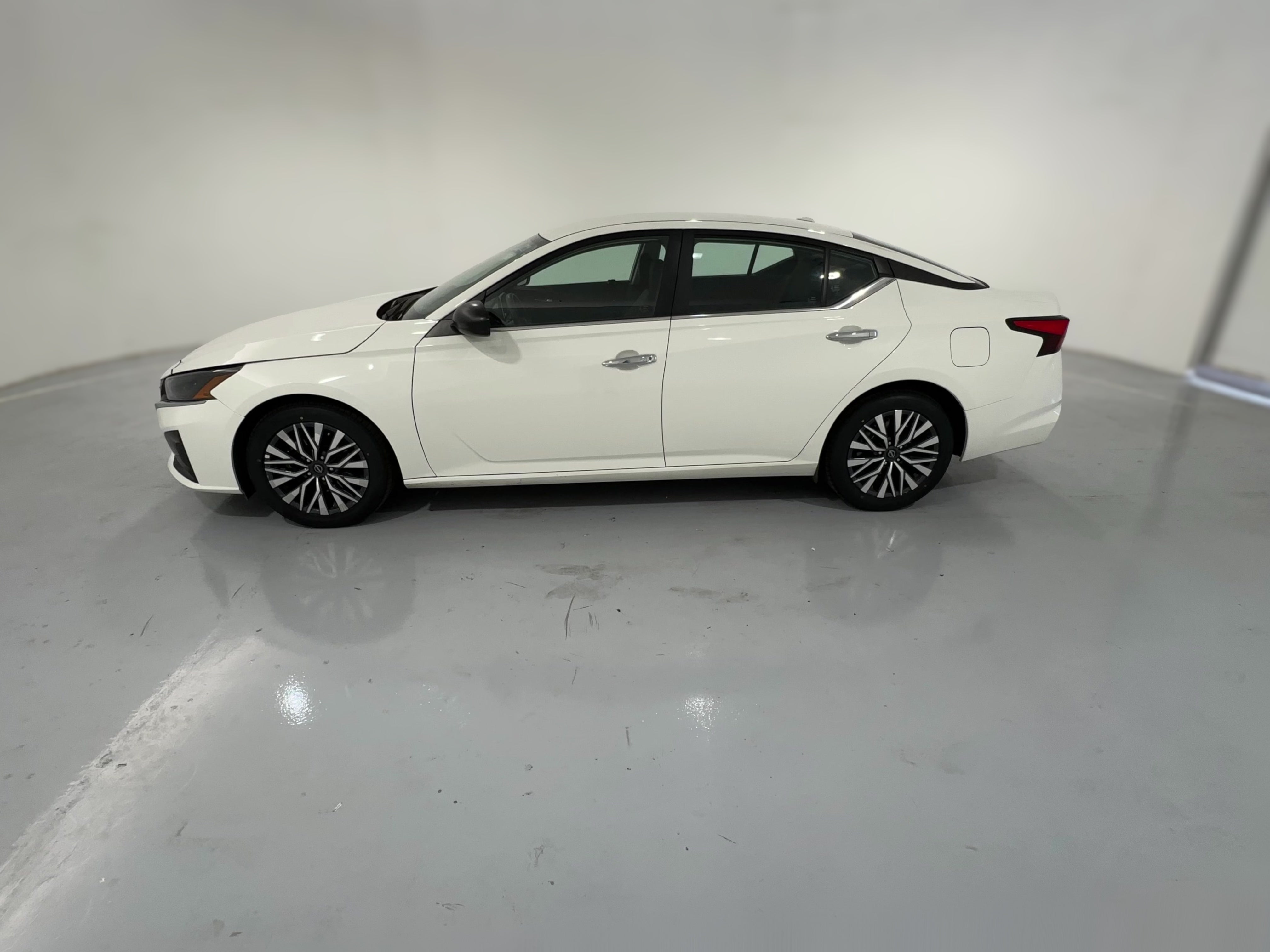 2025 Nissan Altima SV - Photo 26