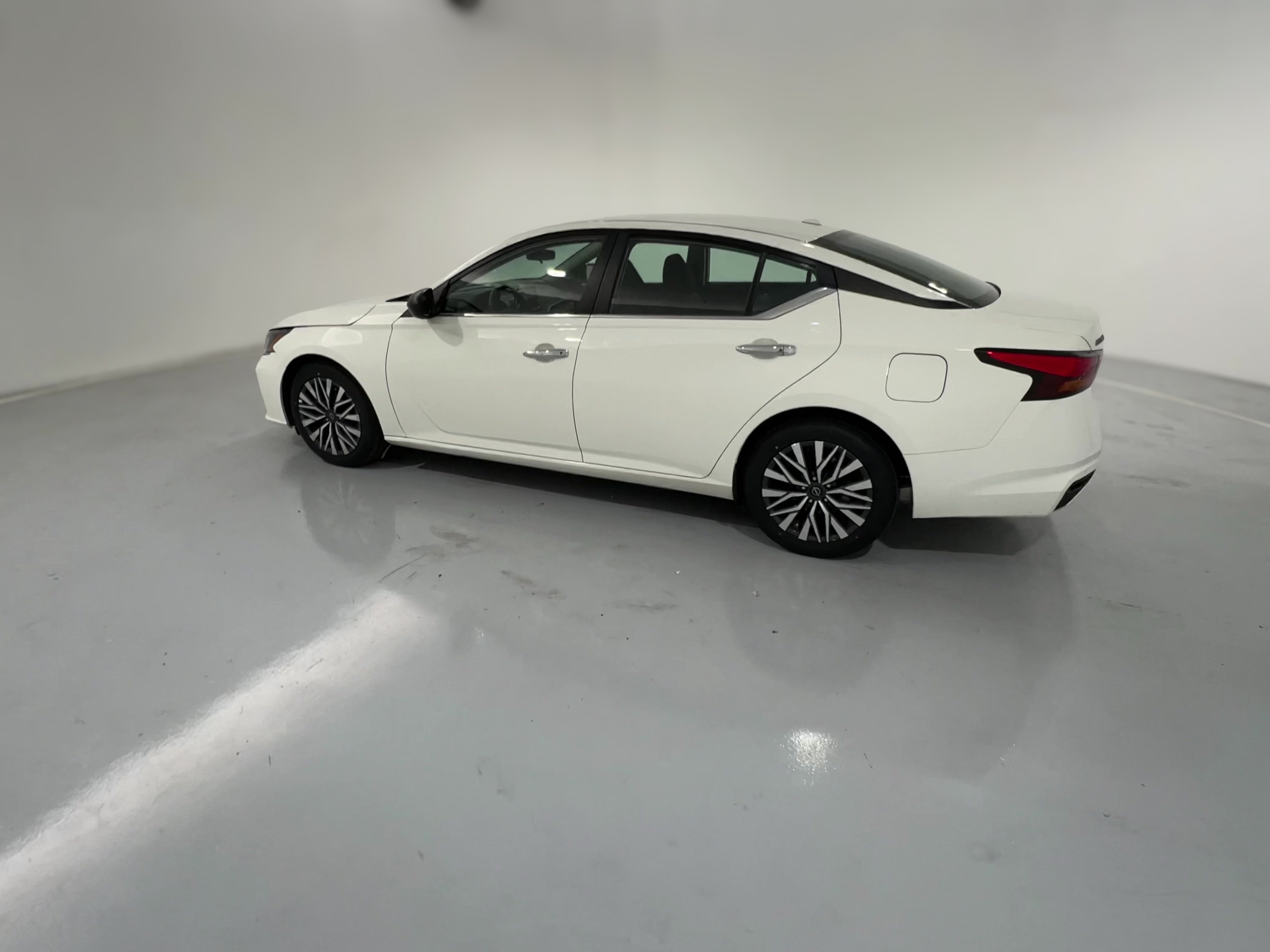 2025 Nissan Altima SV - Photo 27