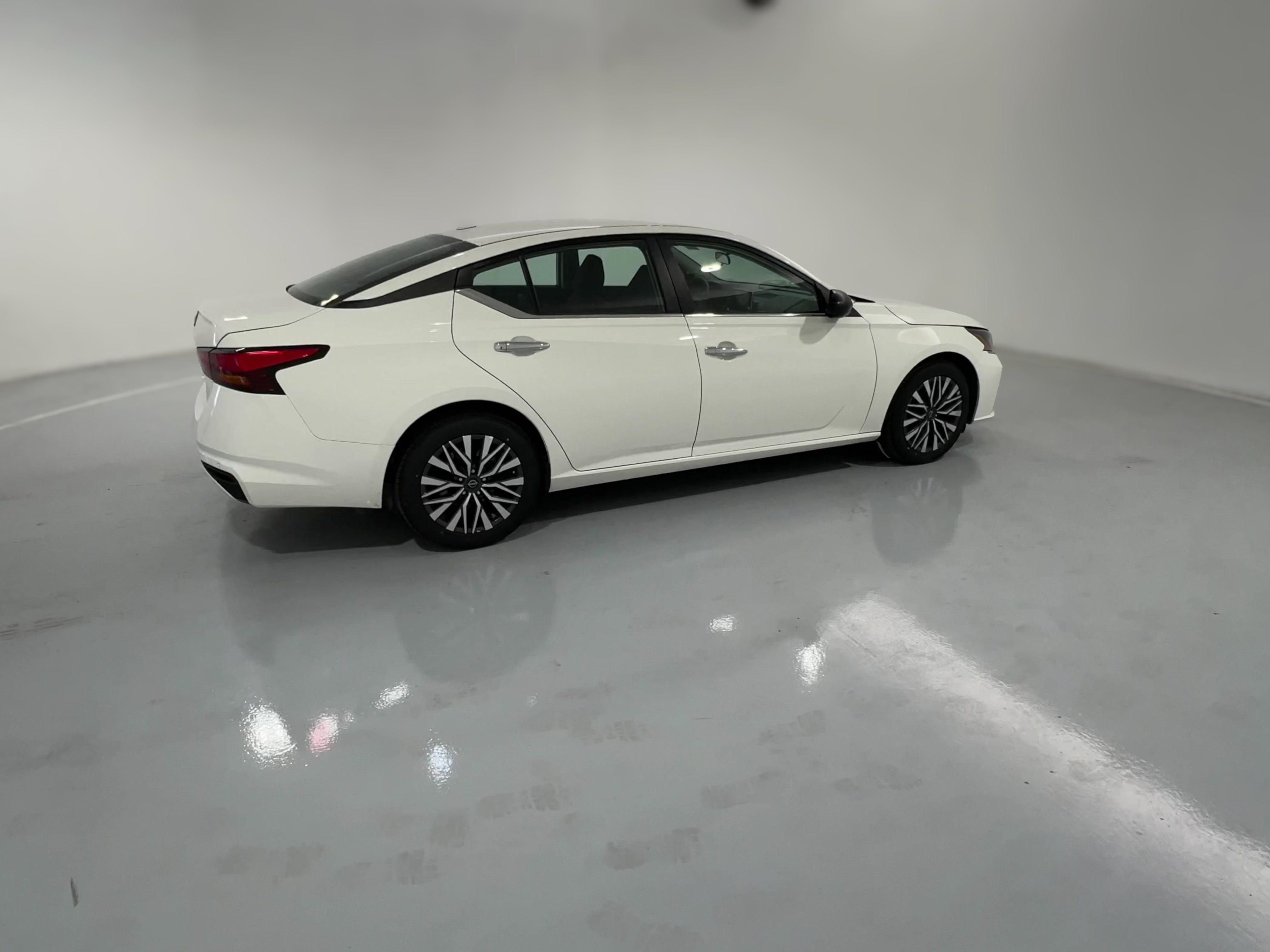 2025 Nissan Altima SV - Photo 33